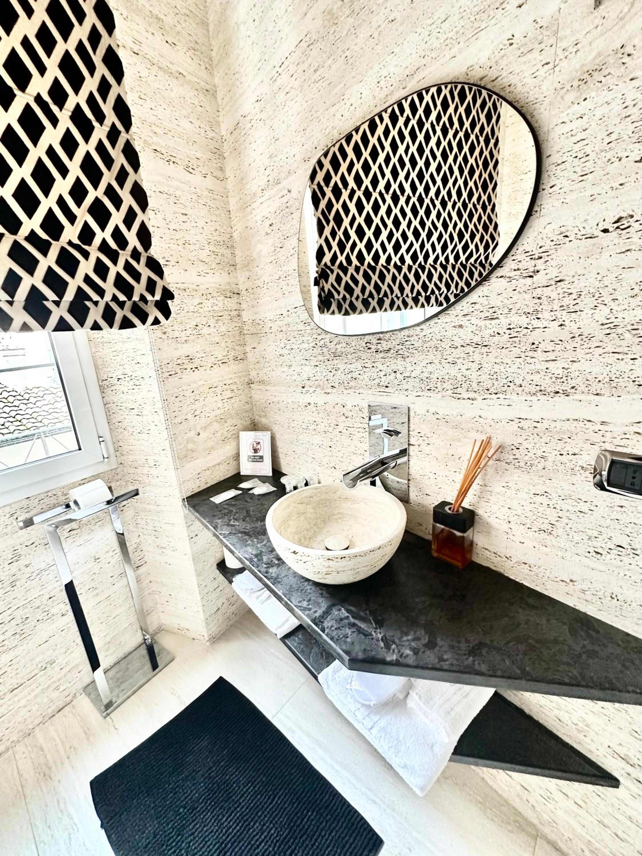 48 Fourty Eight Luxury Suites