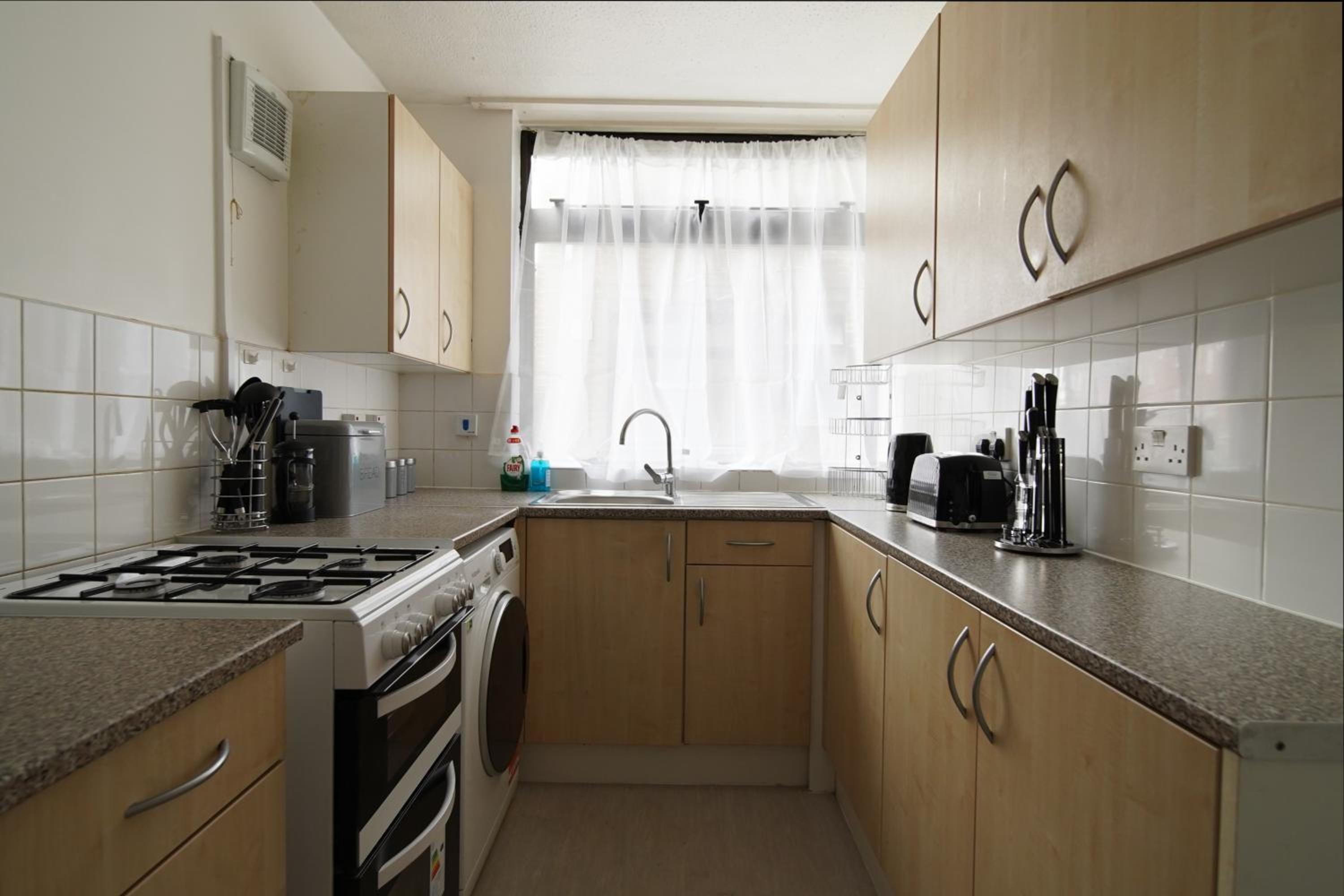 Stylish Two Bedroom Apt By LiveStay Short Lets & Serviced Accommodation London, West Kensington photo 4