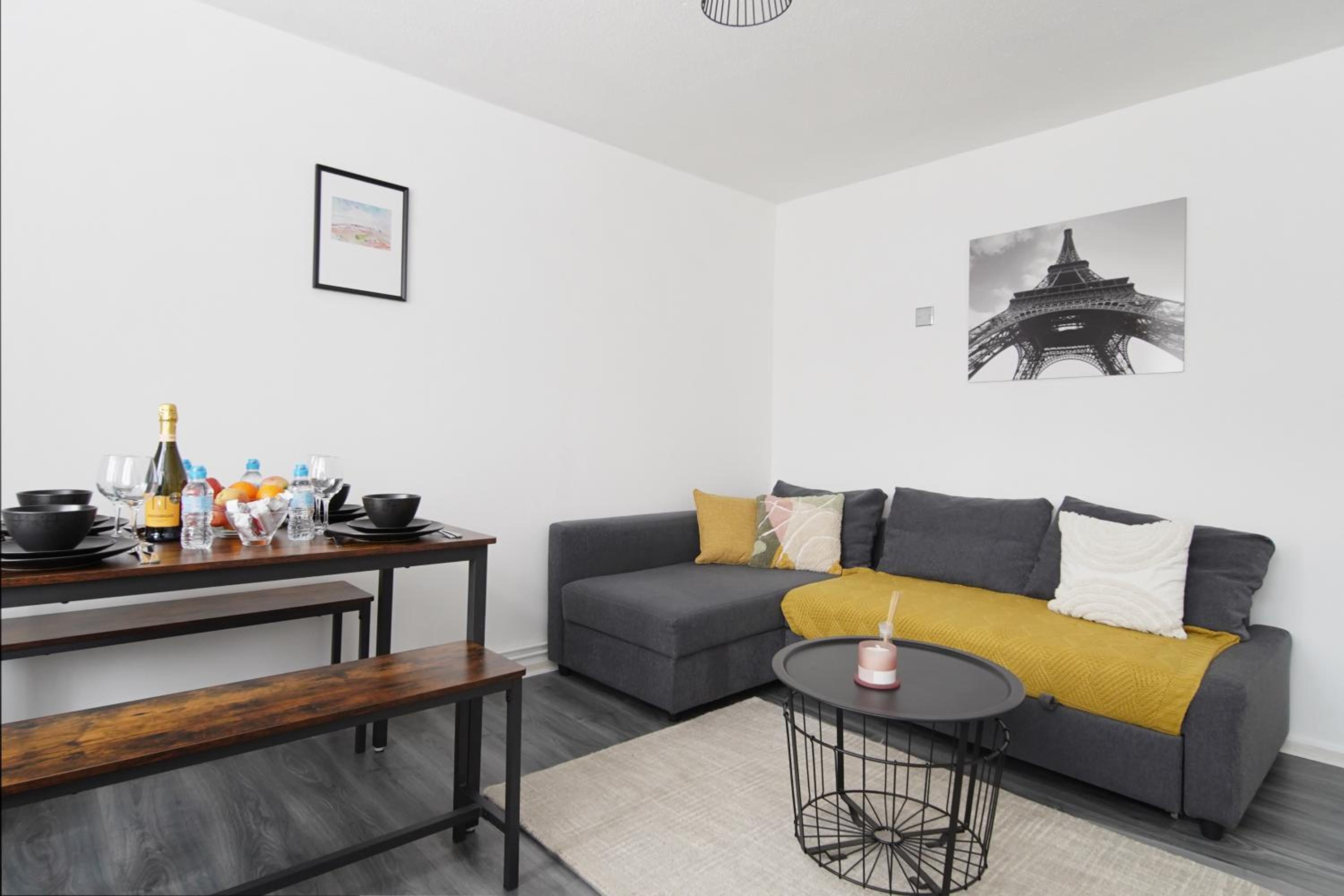 Stylish Two Bedroom Apt By LiveStay Short Lets & Serviced Accommodation London, West Kensington photo 2