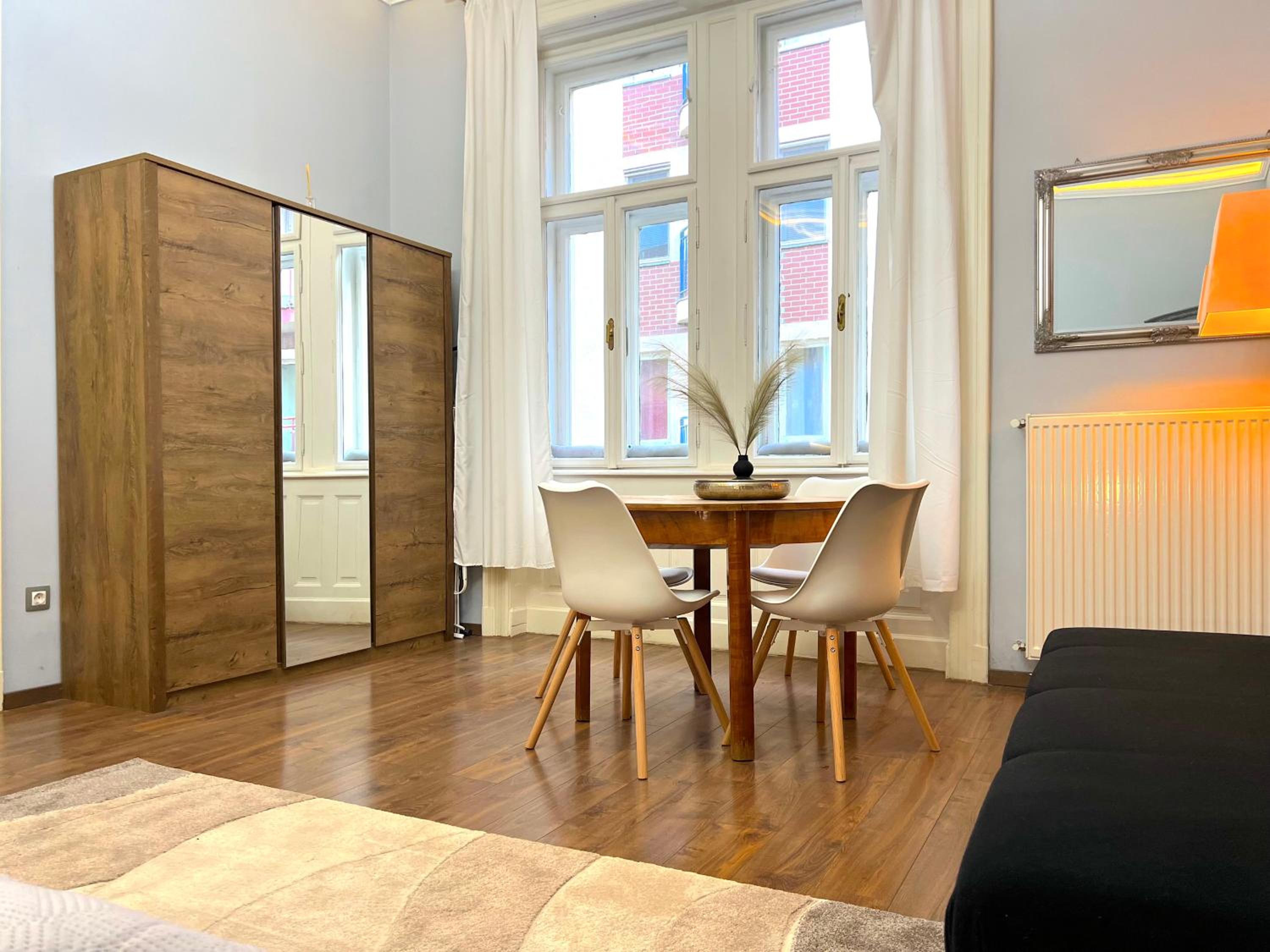 V6 Apartment by Small Home Budapest