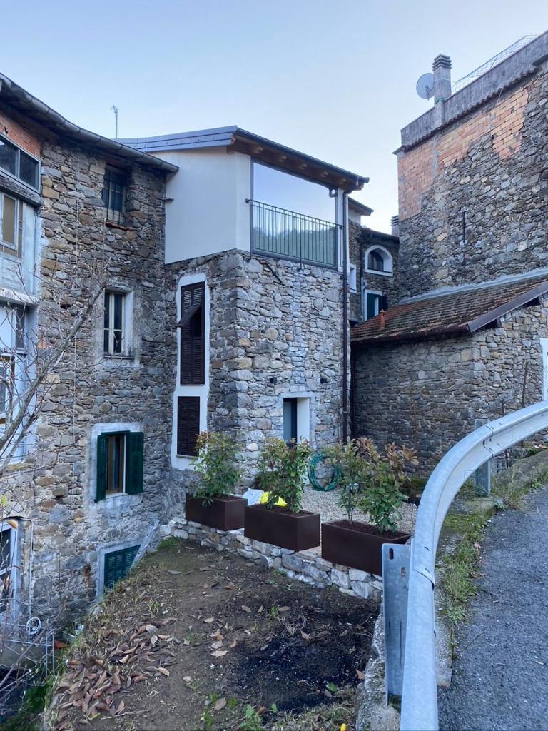 Vicolo Rosso 2 view 5