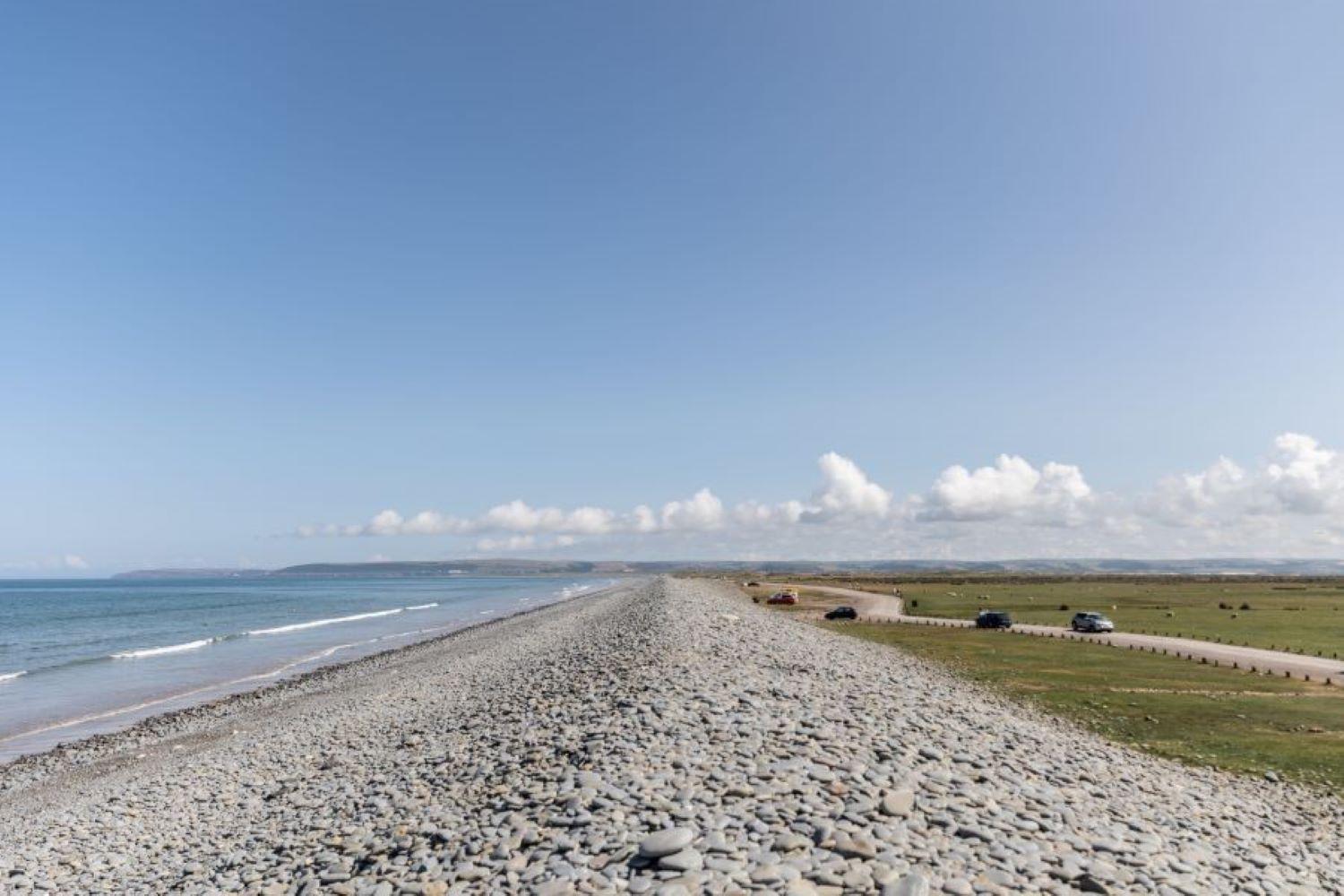 Stylish beachside house with superb coastal views view 4
