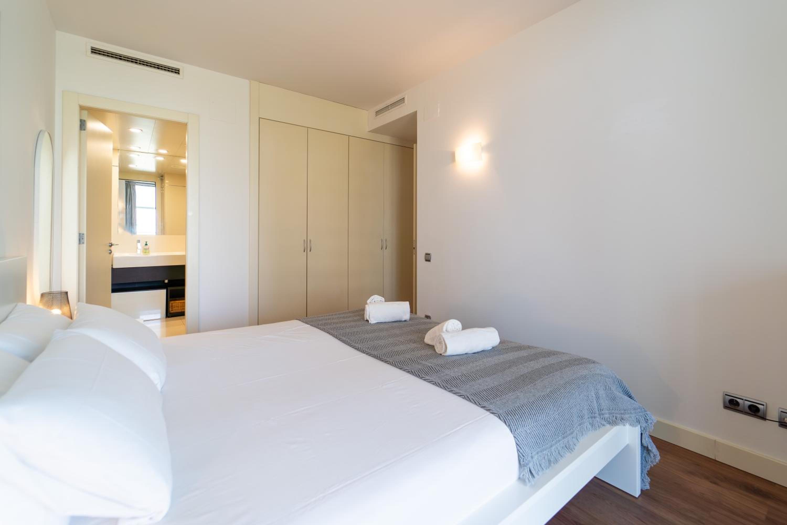 Unique Rentals-Seafront Luxe Suites