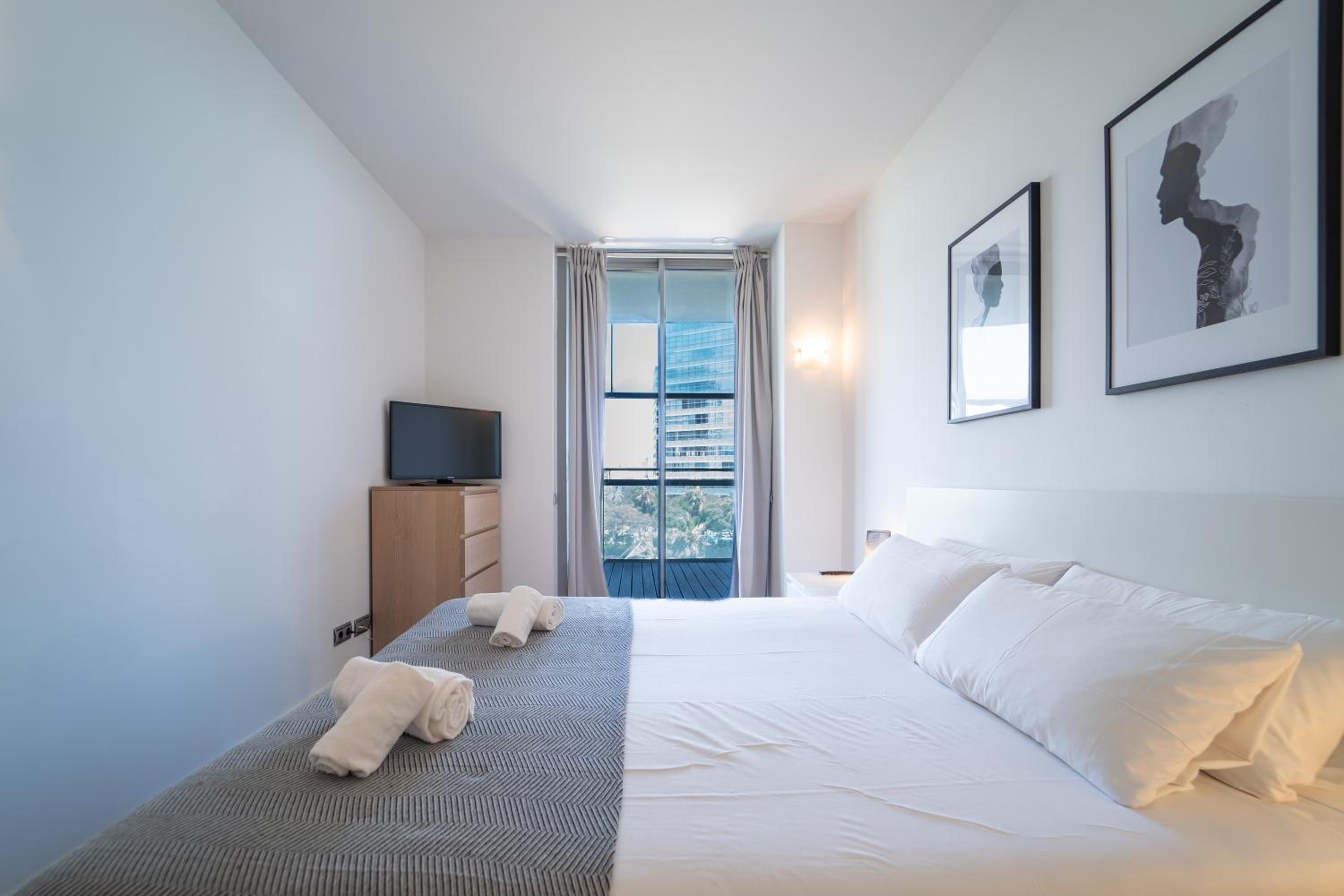 Unique Rentals-Seafront Luxe Suites