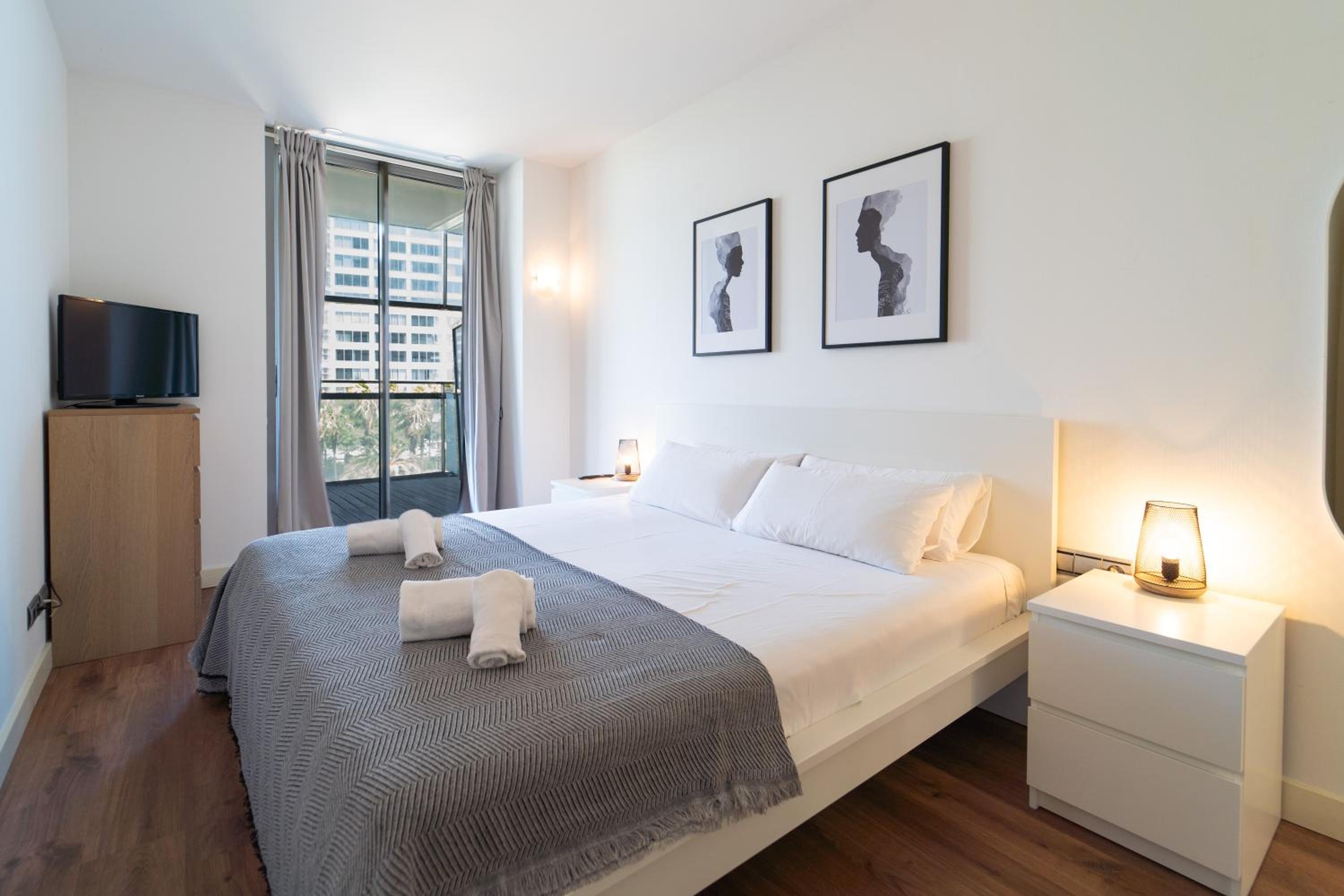 Unique Rentals-Seafront Luxe Suites