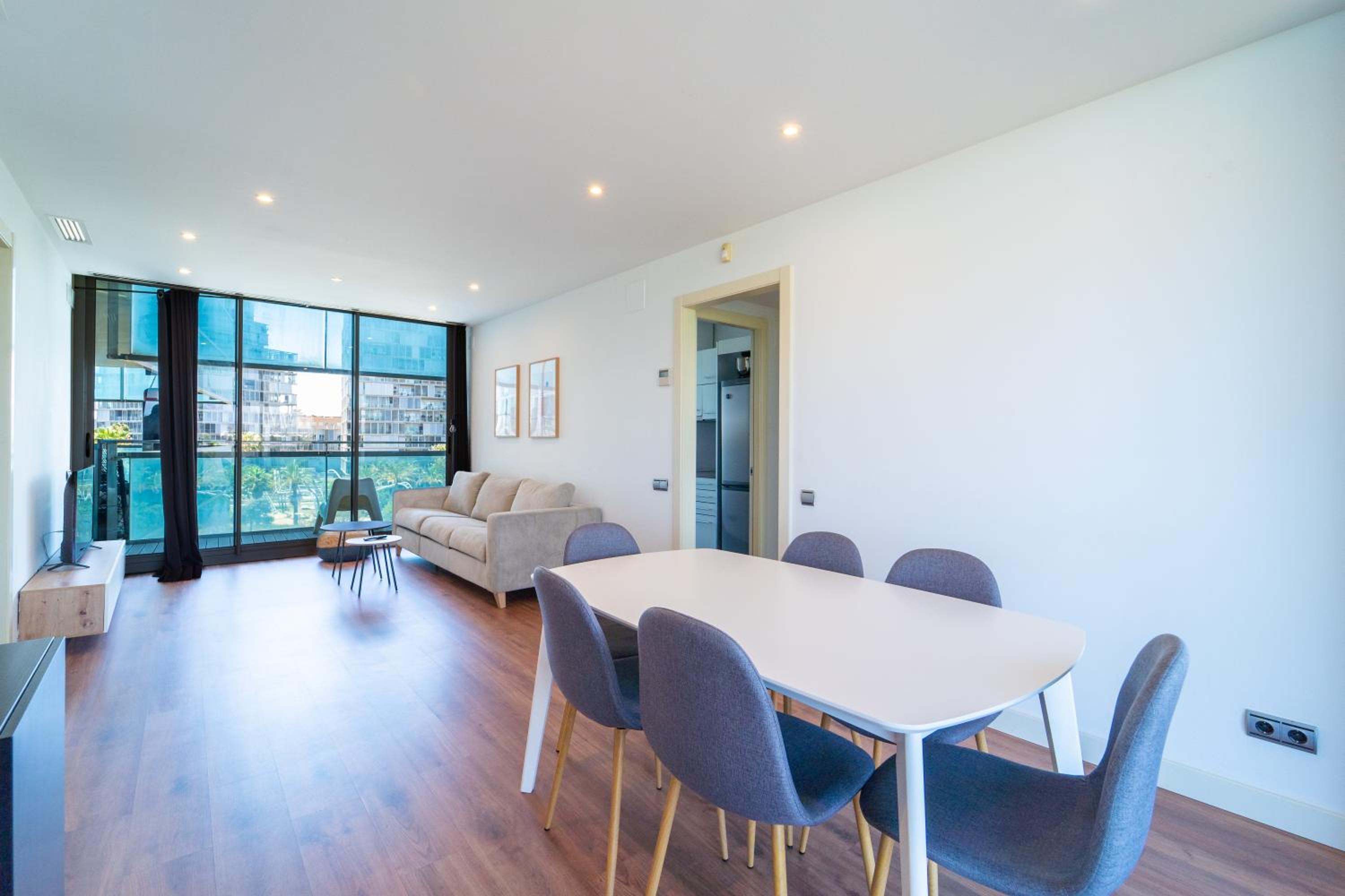 Unique Rentals-Seafront Luxe Suites