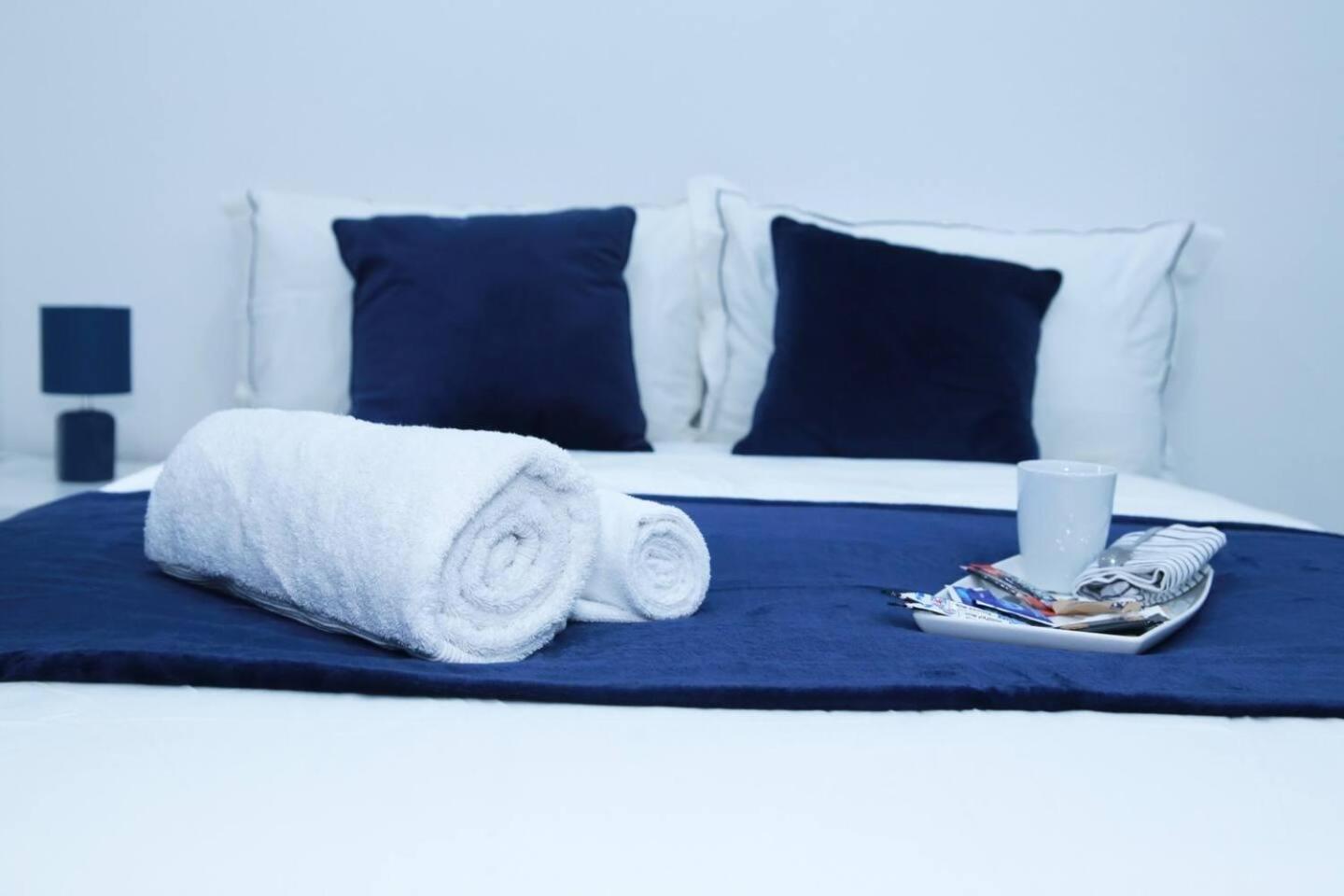 Apartment - Sleeps 2 & Free Parking view 3
