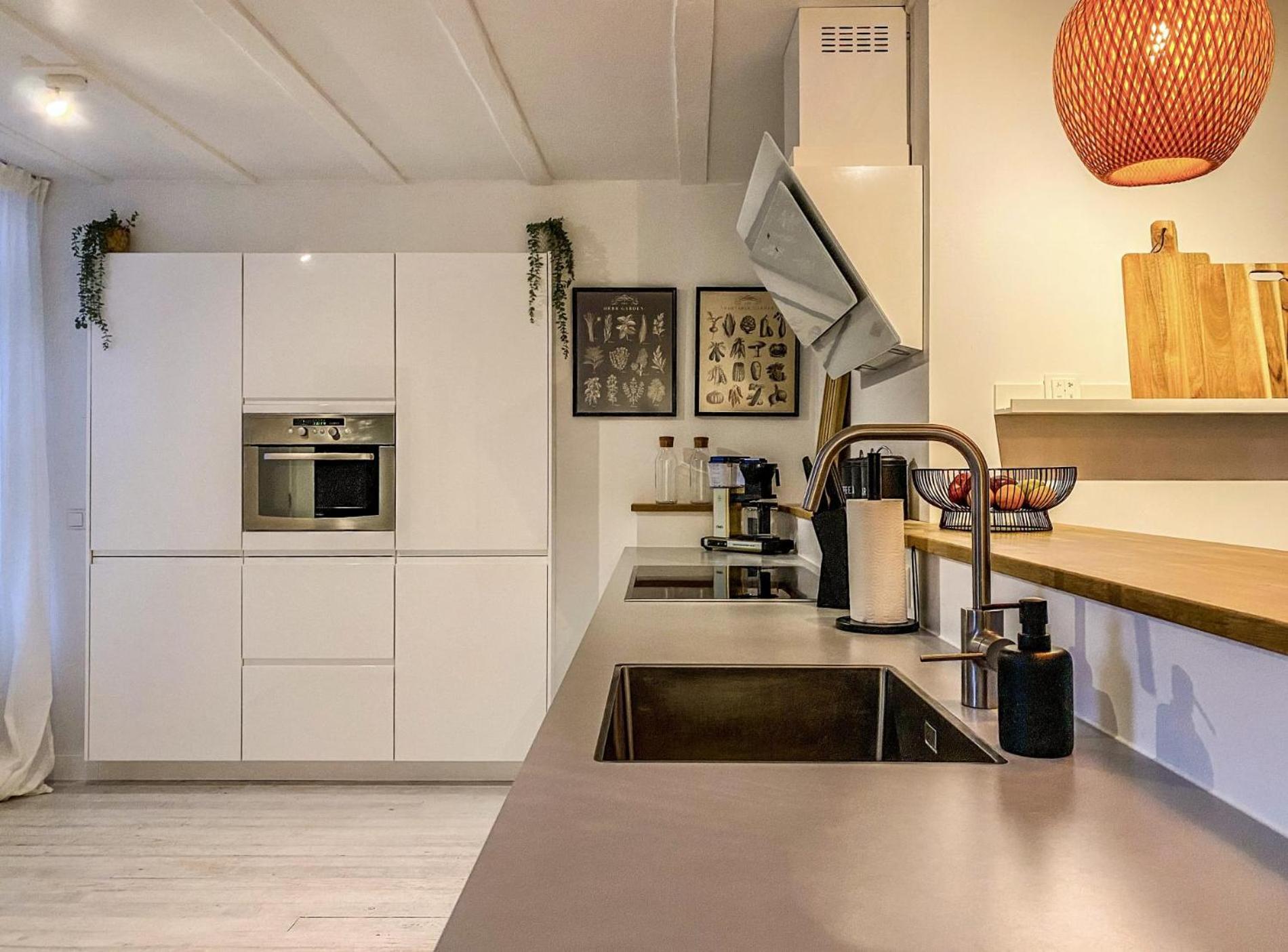 Charming house in city centre Oud-Beijerland view 2