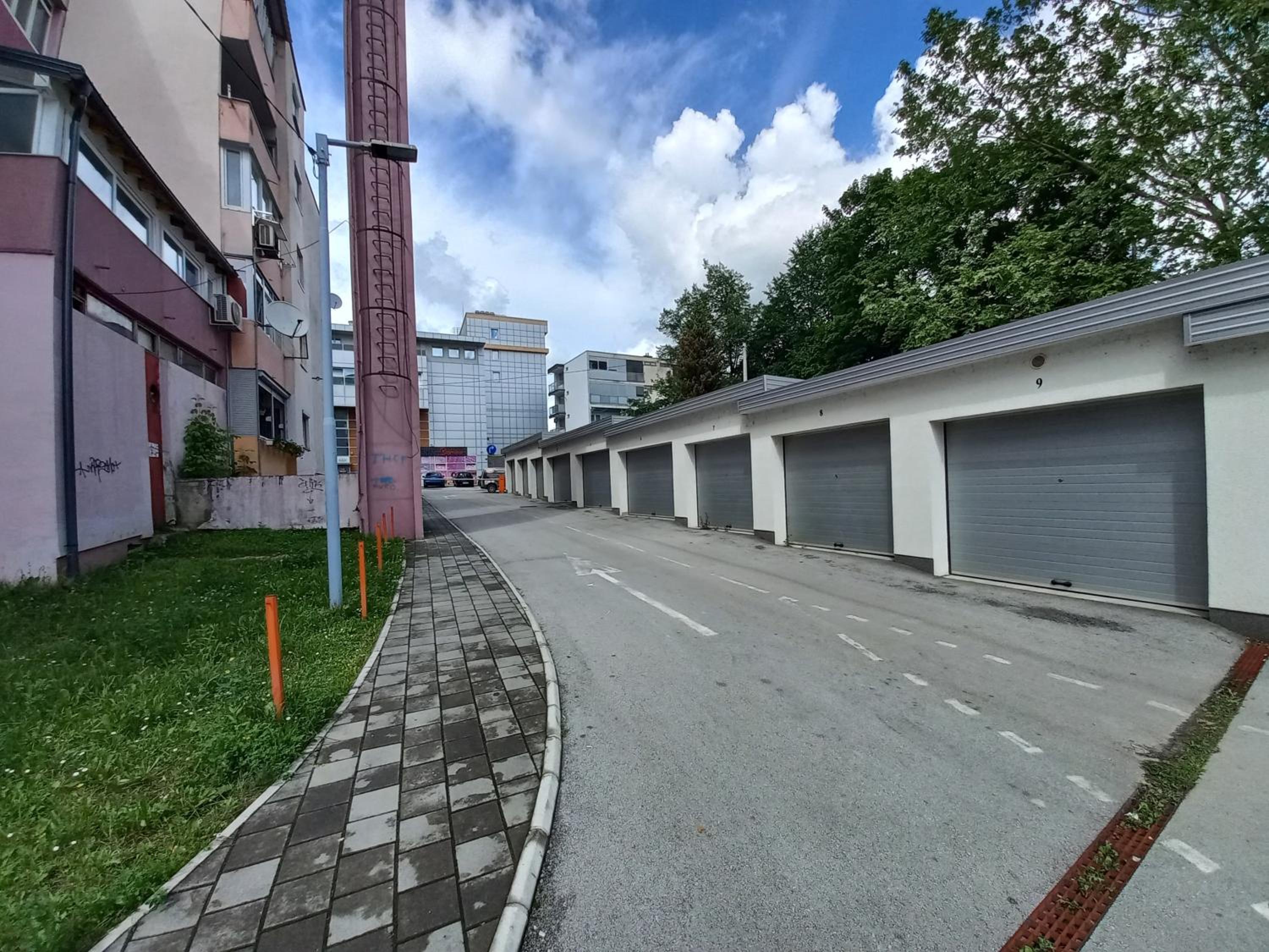 Apartment Centar with garage