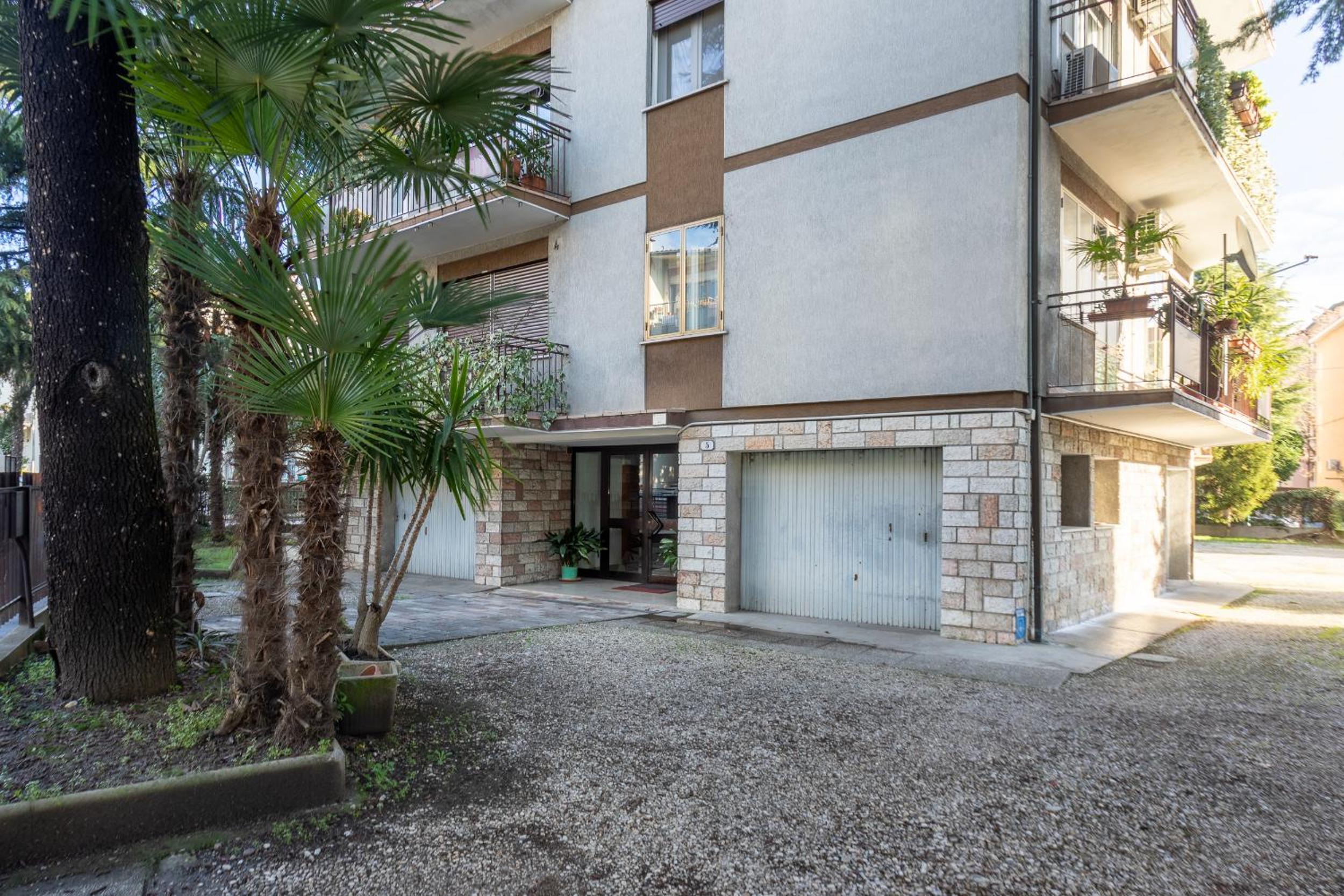 Think Positive Flat - Con Parcheggio! view 3
