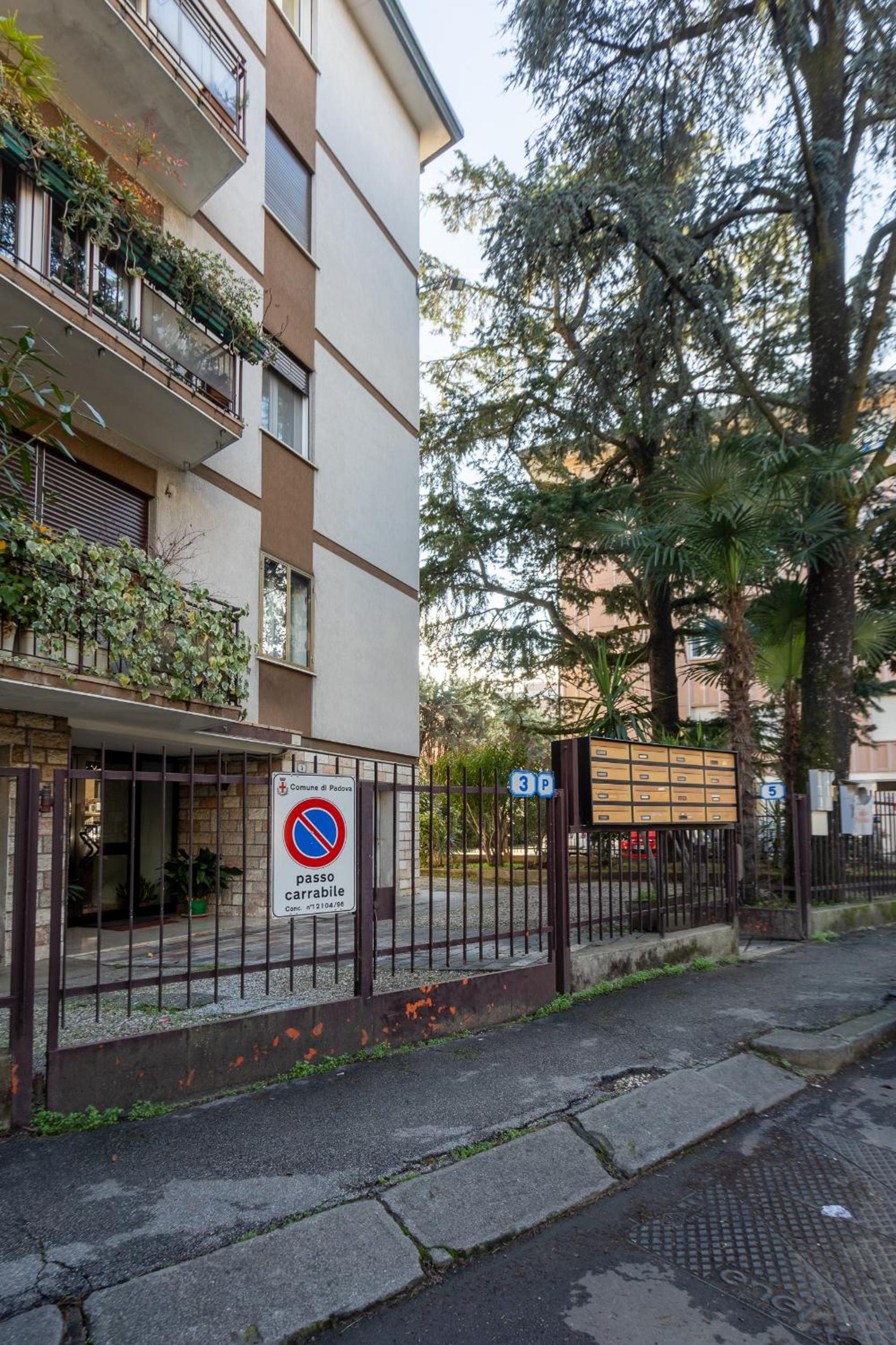 Think Positive Flat - Con Parcheggio! view 4