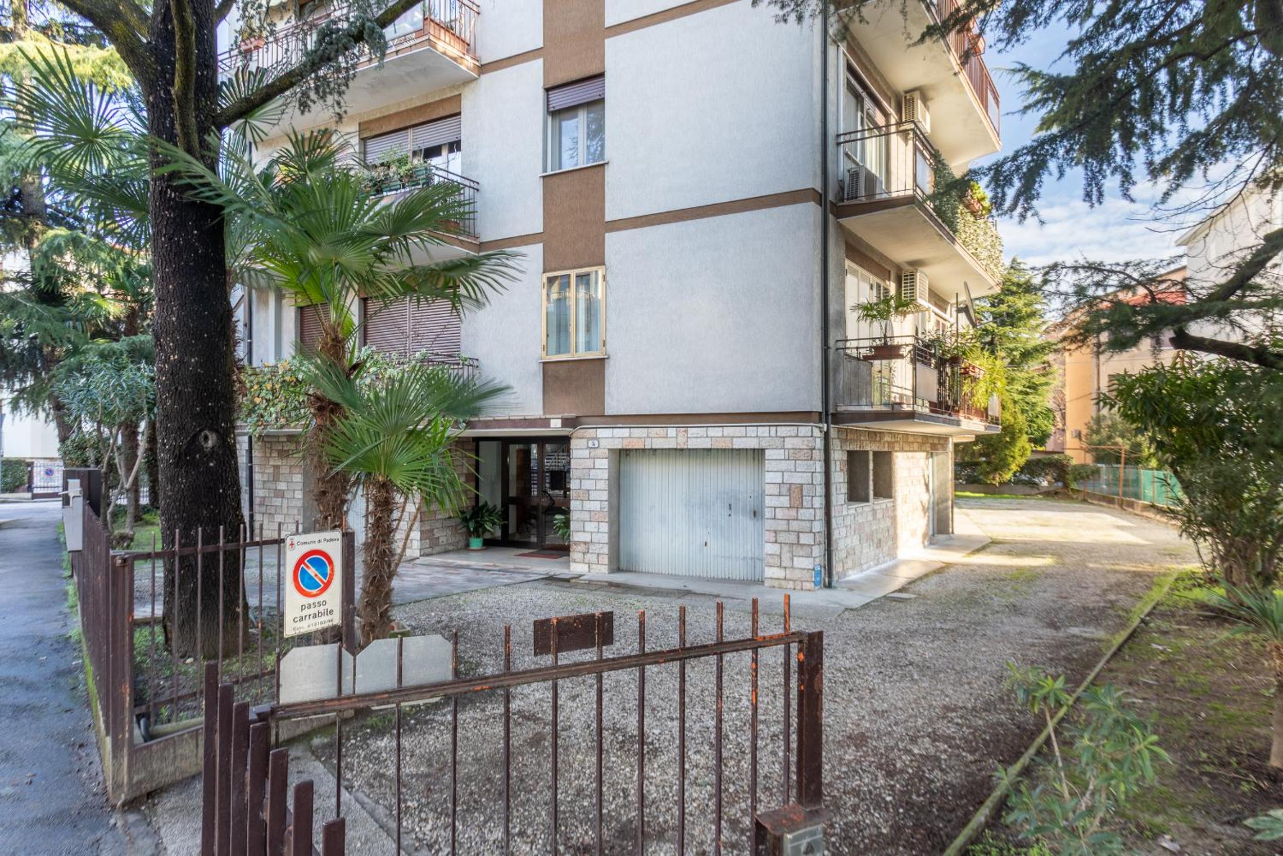 Think Positive Flat - Con Parcheggio! view 5