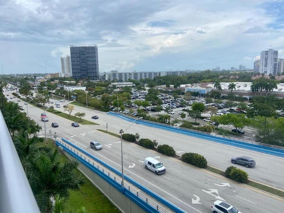 Bright Miami Beach Stay with Amazing Views, Full Kitchen -A view 5