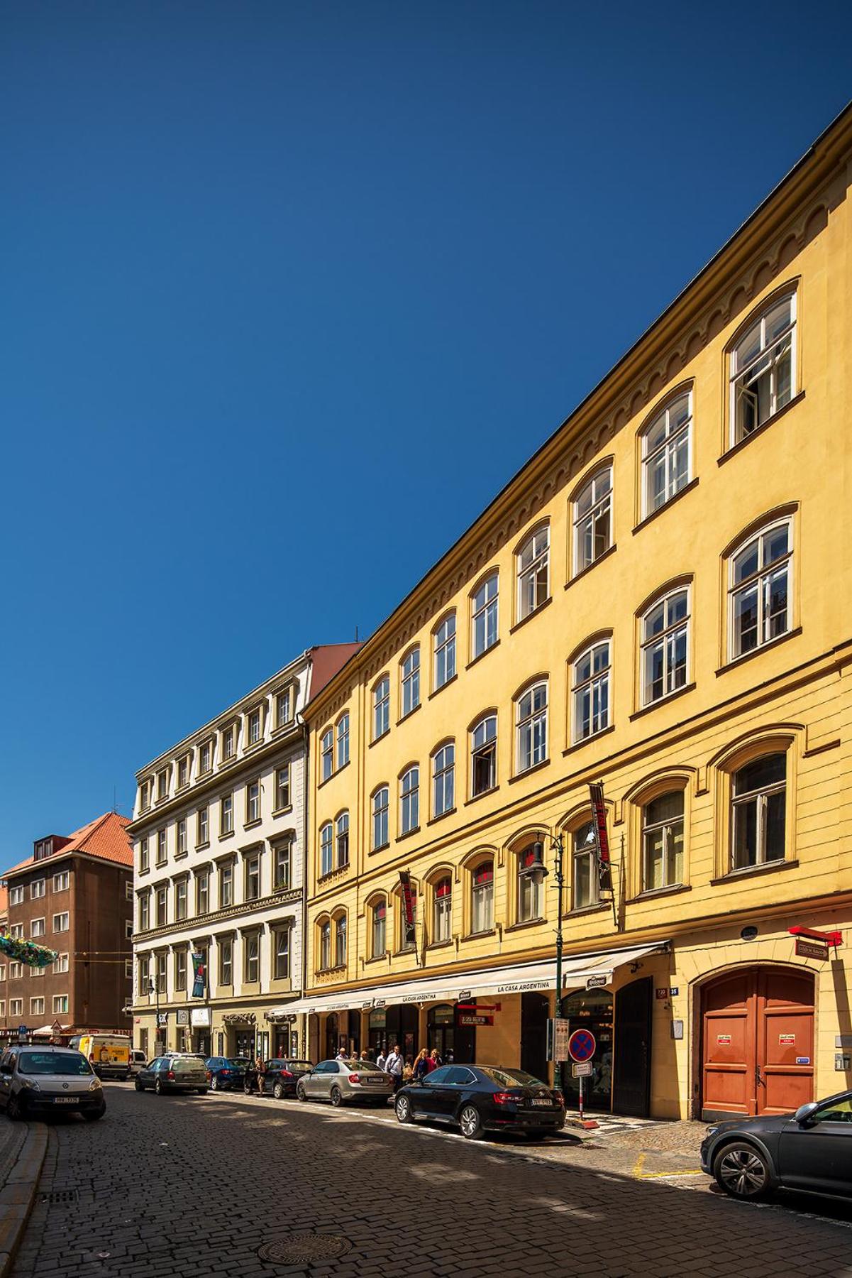 Quiet city center apartment in hip & foodie area