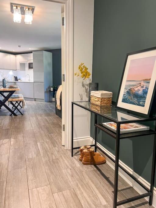 Central Brighton Apartment - 5 Min walk from beach and Pier and within walking distance of the train station - sleeps up to 6 guests! view 4