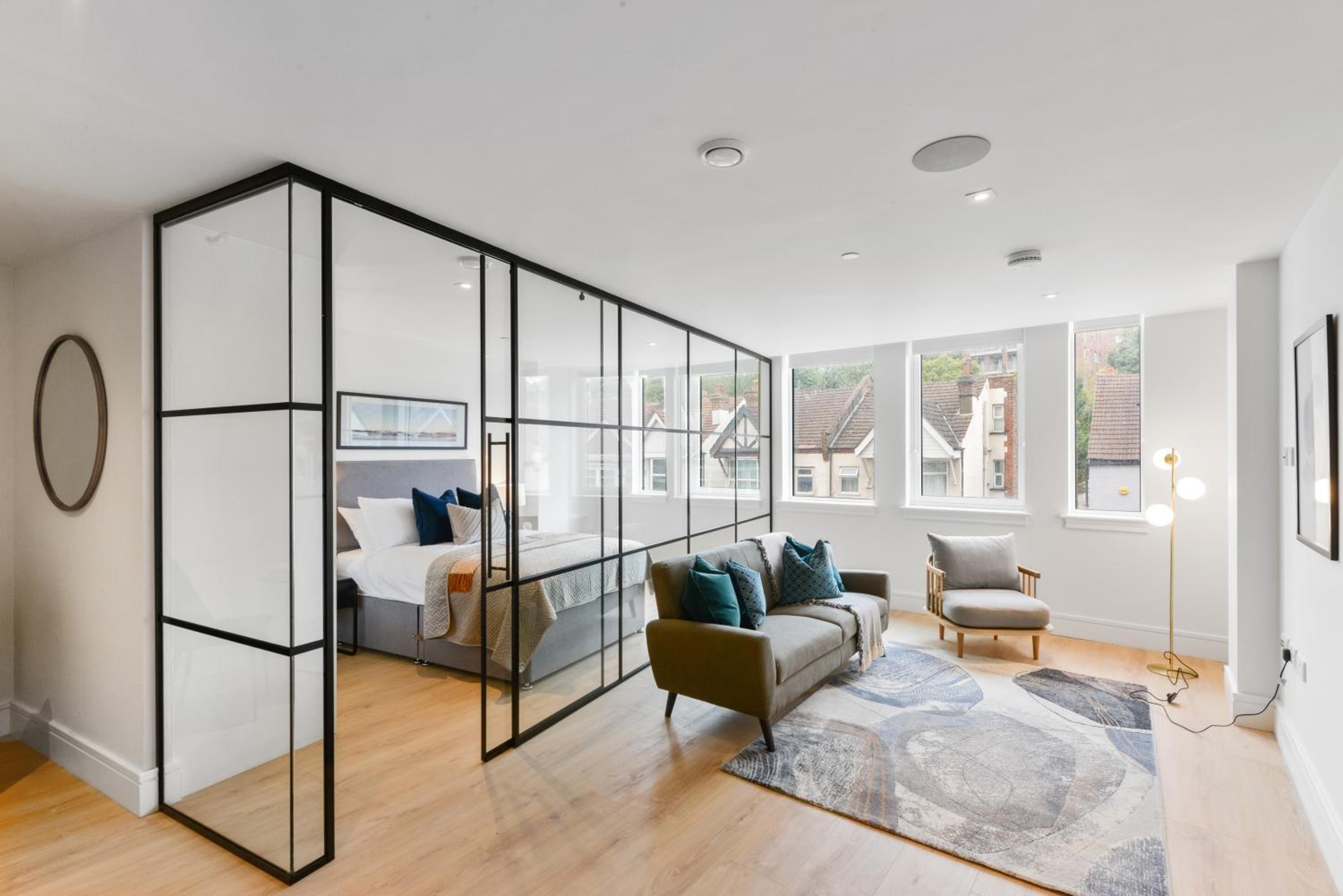 Stunning 1 Bed Studio Flat With FREE PARKING and FREE WIFI in Capella Court Purley view 4