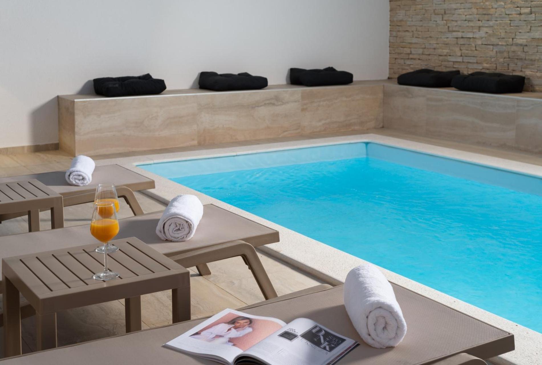 NEW ! Villa Bellatrix 2 - heated pool and jacuzzi photo 4