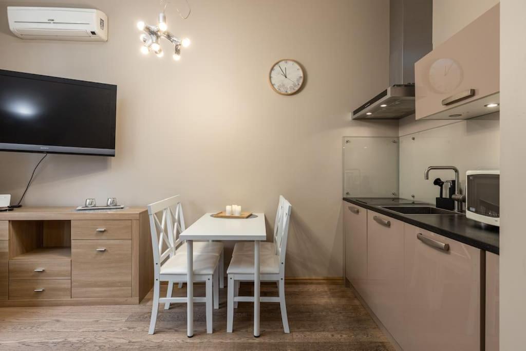 Beautiful 1bd Old Town Apartment