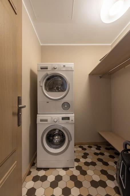 Beautiful 1bd Old Town Apartment