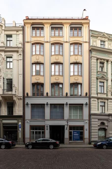Beautiful 1bd Old Town Apartment