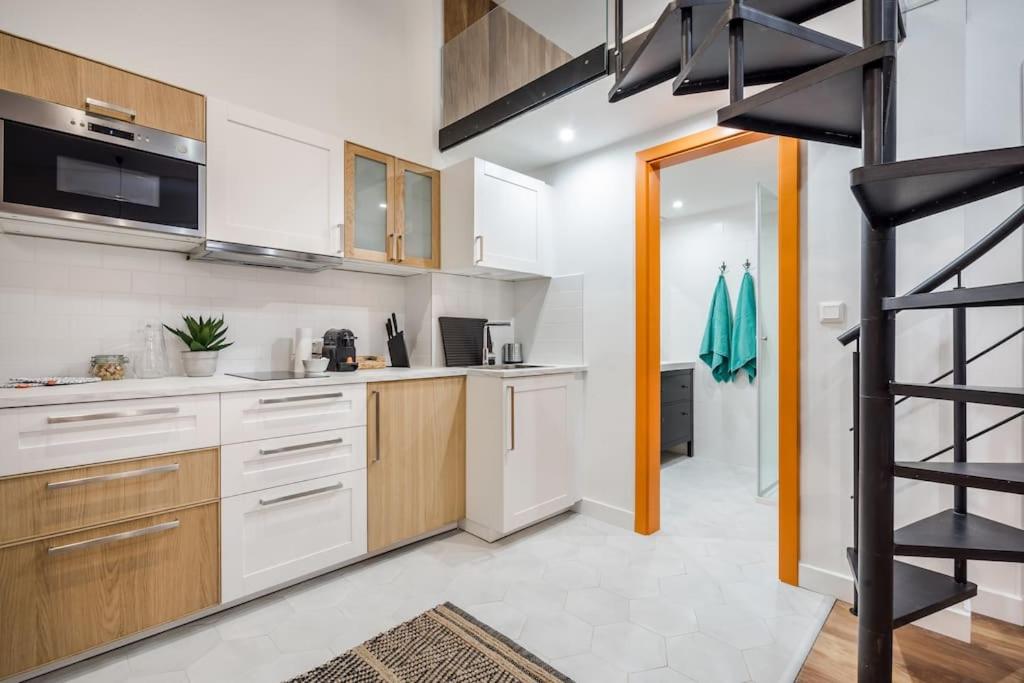 Vibrant arty home in central Budapest view 3