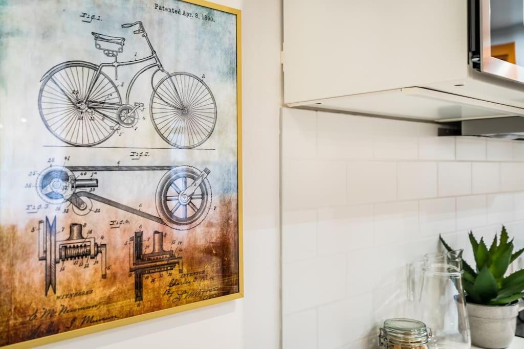 Vibrant arty home in central Budapest view 4