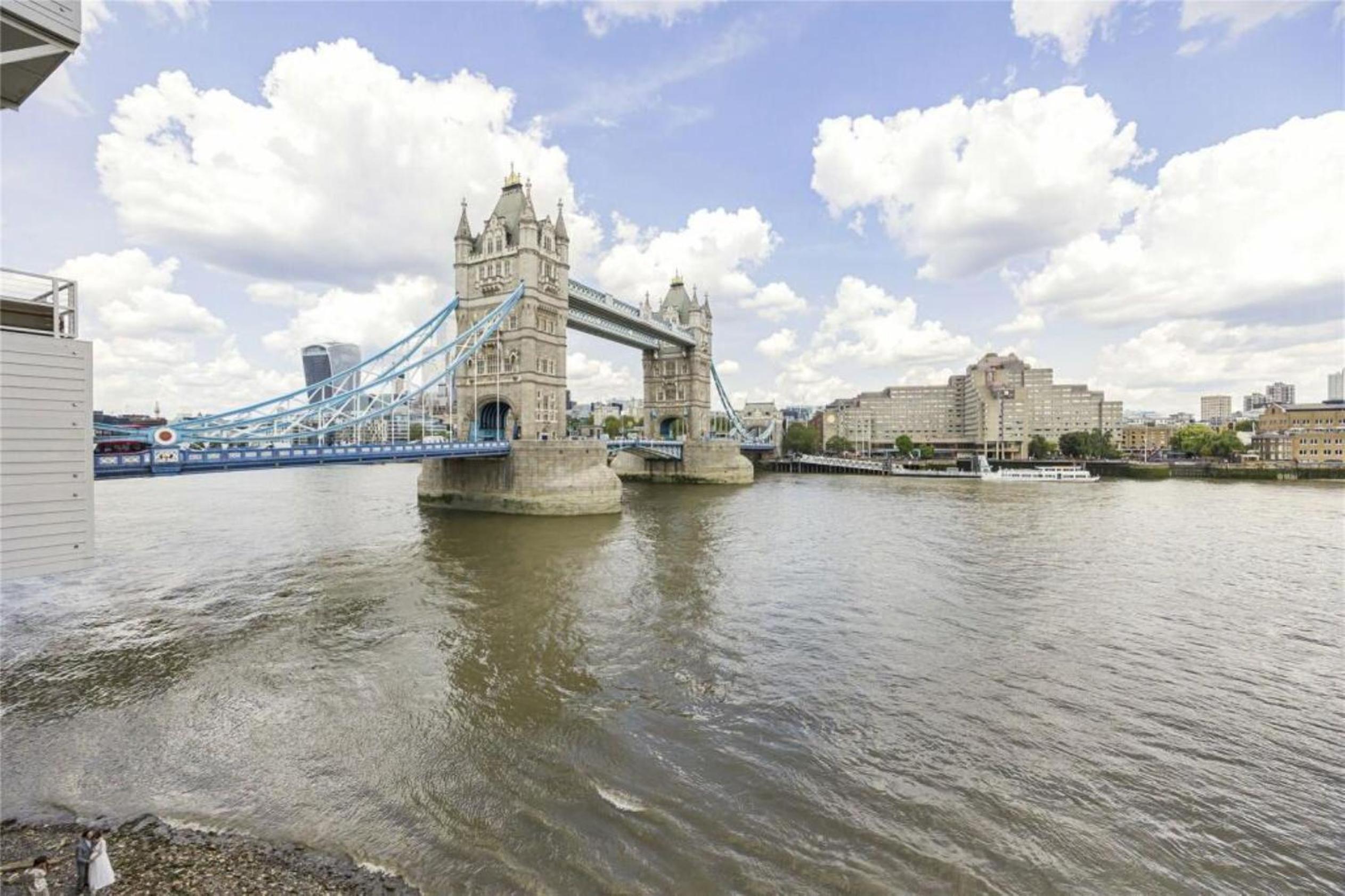 Subpenthouse sleeps 6, Stunning views of Tower Bridge!