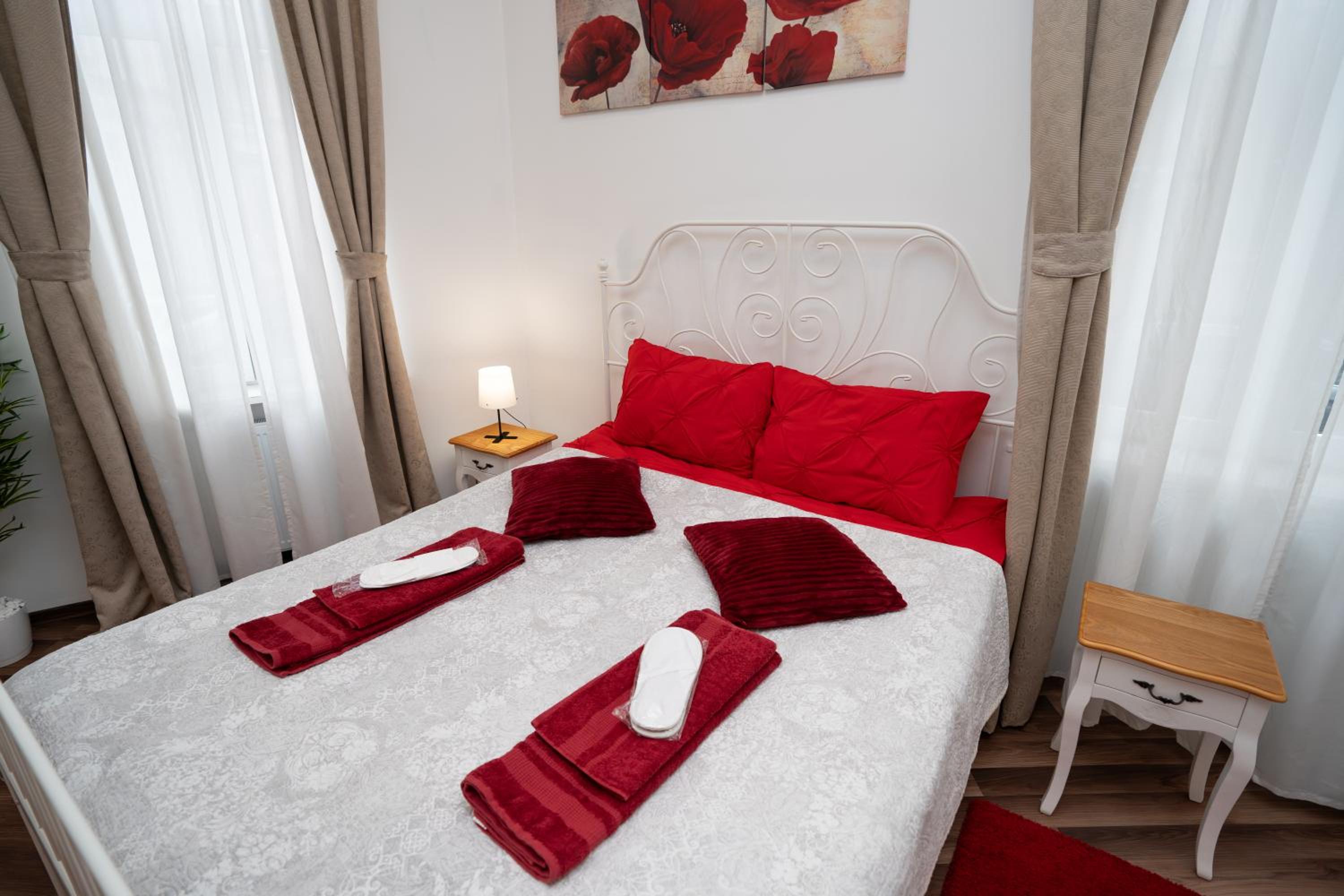 Downtown Central University Apartament - CAL1