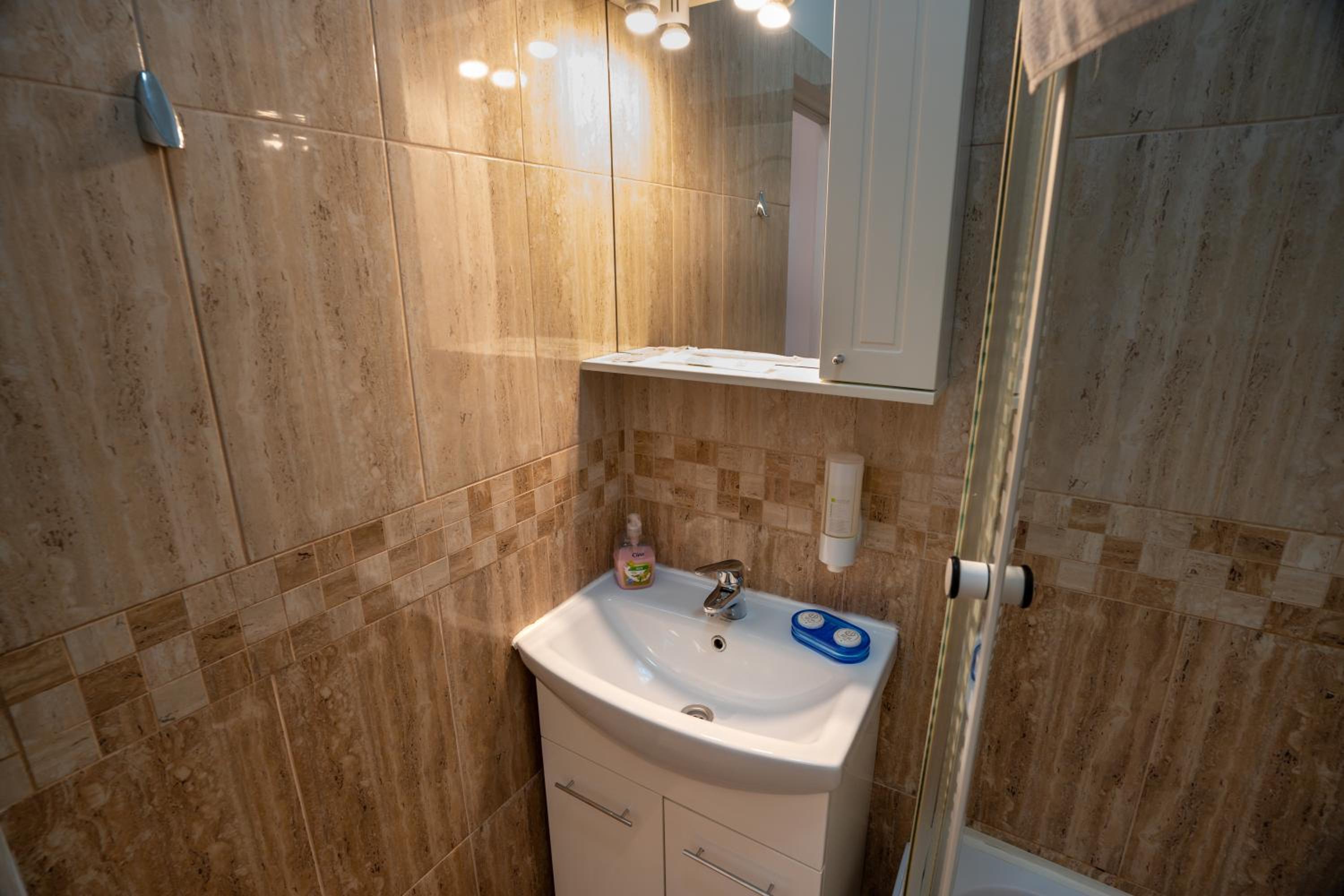 Downtown Central University Apartament - CAL1