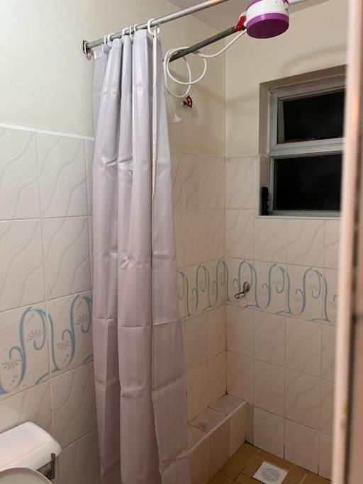 Ritzy 2br,Netflix, Amazon Prime, Fast Wi-Fi, Free Parking