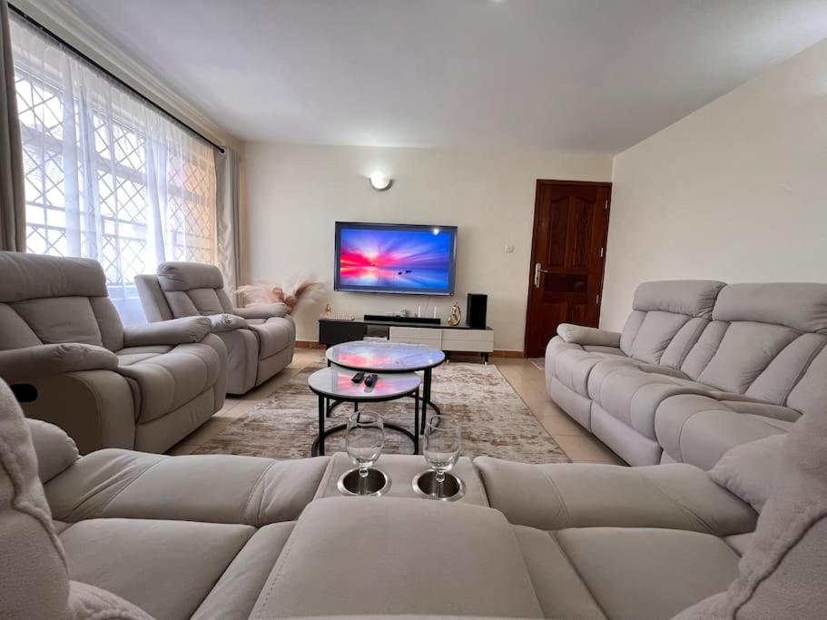 Ritzy 2br,Netflix, Amazon Prime, Fast Wi-Fi, Free Parking
