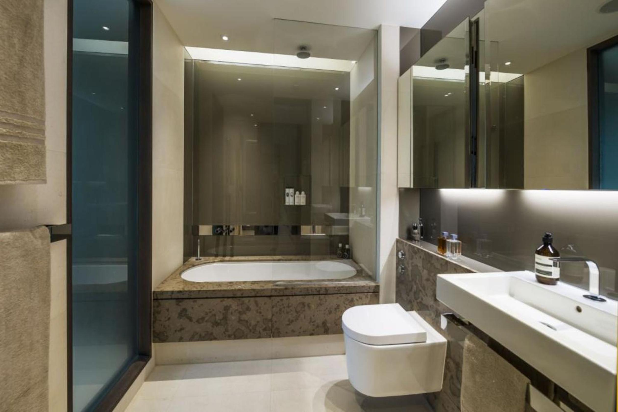 Subpenthouse sleeps 6, Stunning views of Tower Bridge!