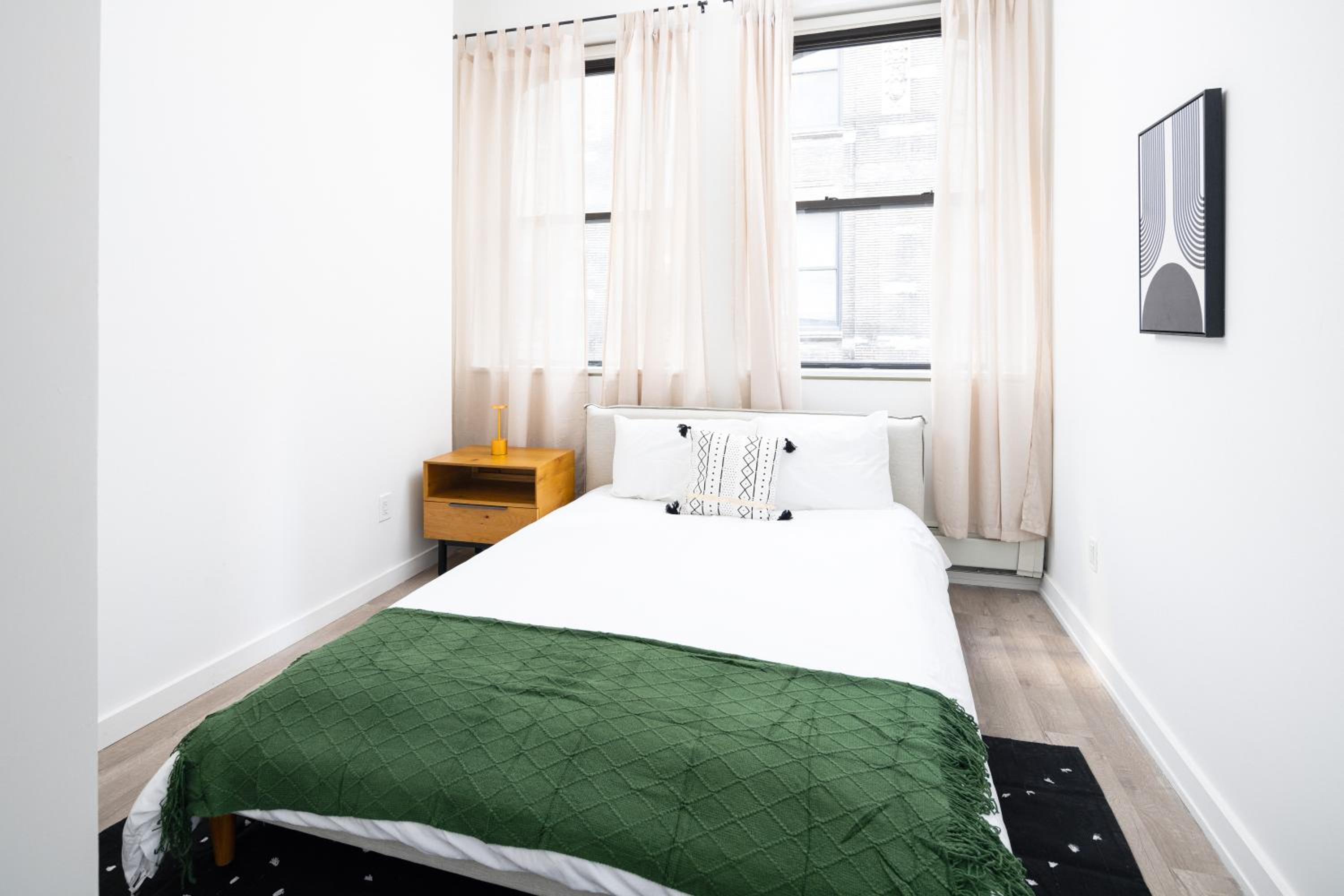 Spacious Luxury 2BD Downtown Gym W/D Doorman