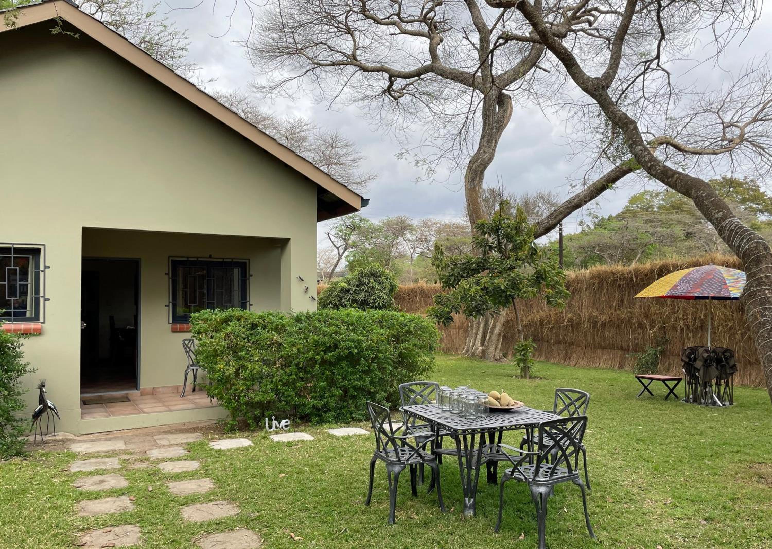 Mama Tembo Cheza 01 view 4