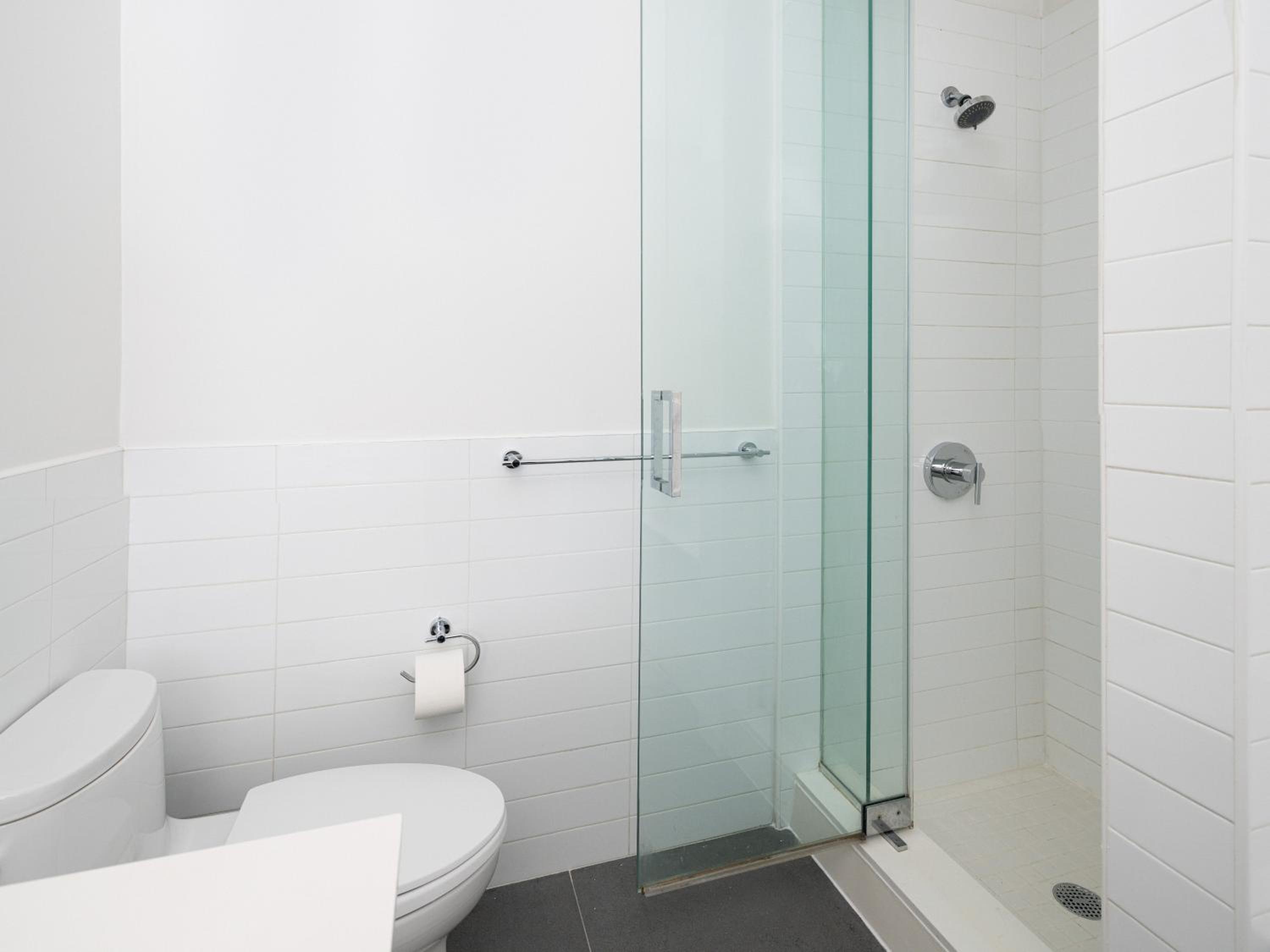Chic 1BD with Rooftop W/D in Unit Downtown