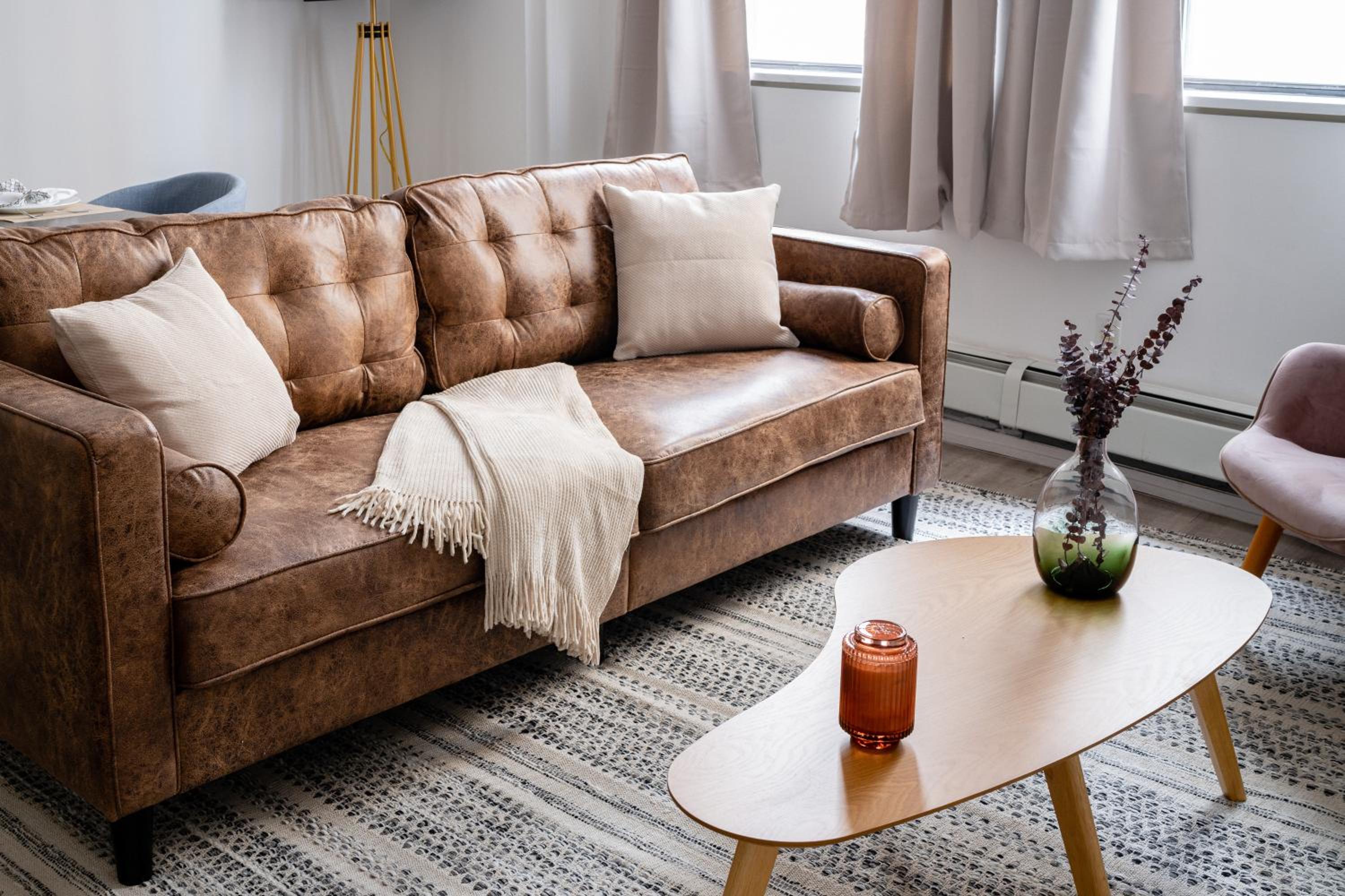 Chic 1BD with Rooftop W/D in Unit Downtown