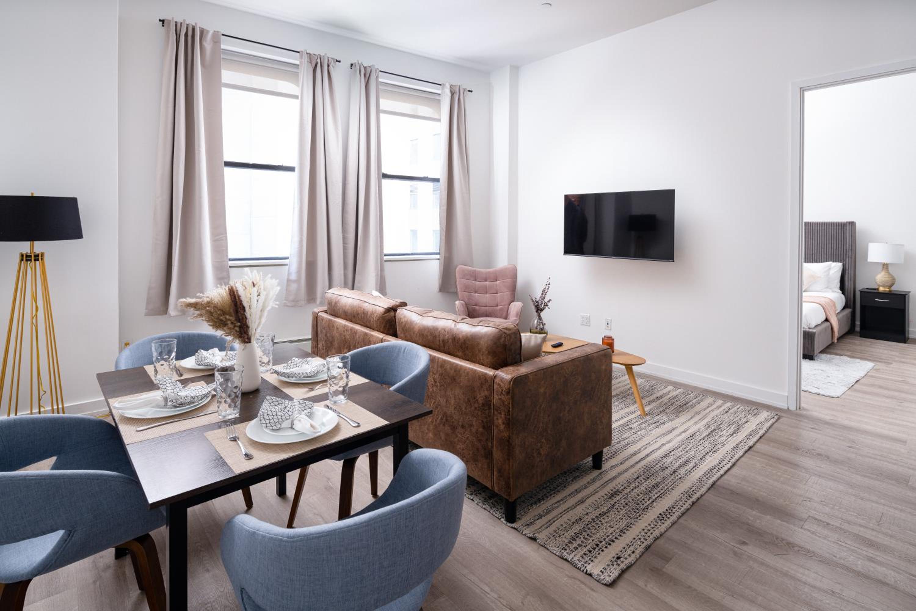Chic 1BD with Rooftop W/D in Unit Downtown