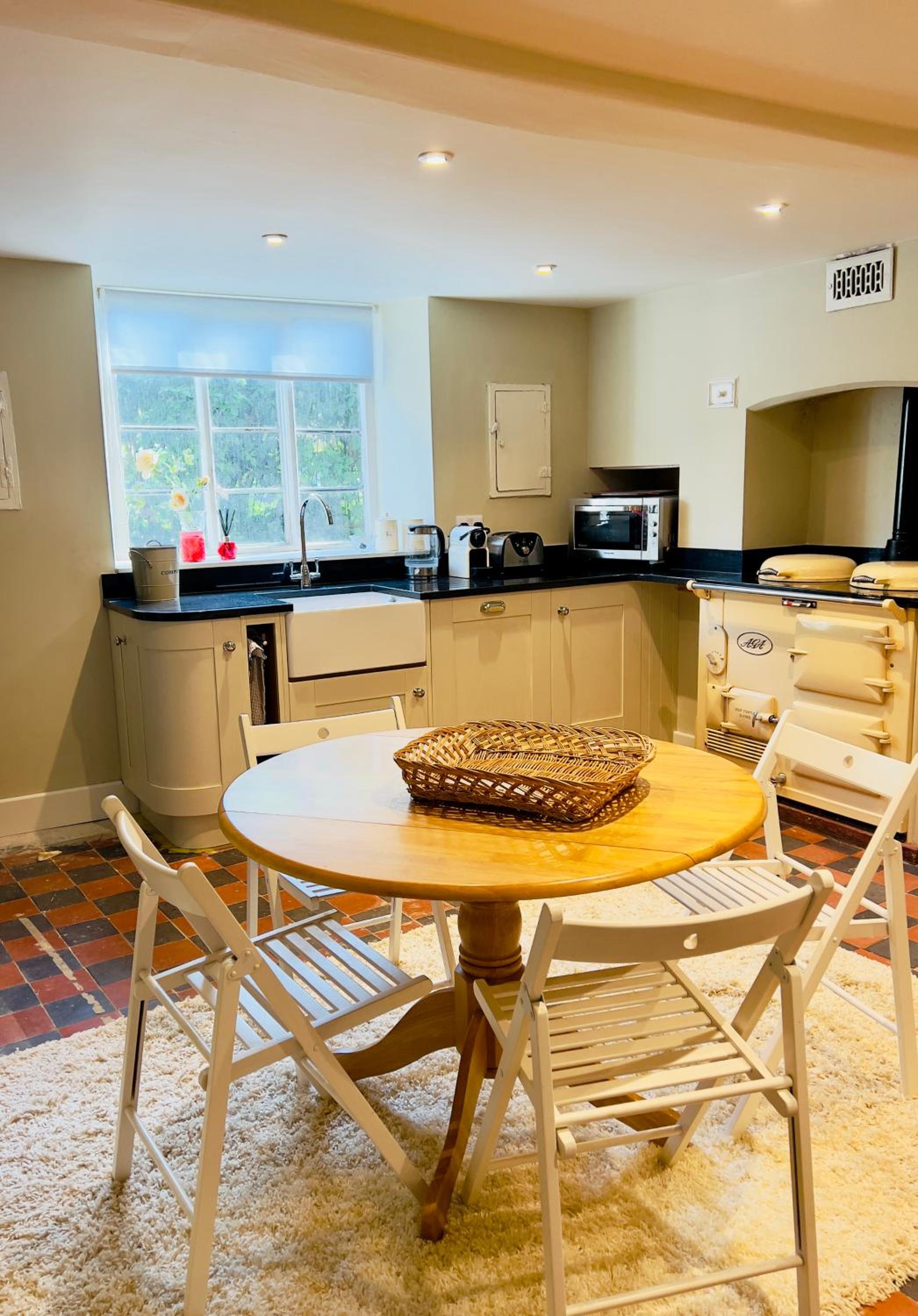 Large room in Stunning Cottage Edge of the Cotswolds