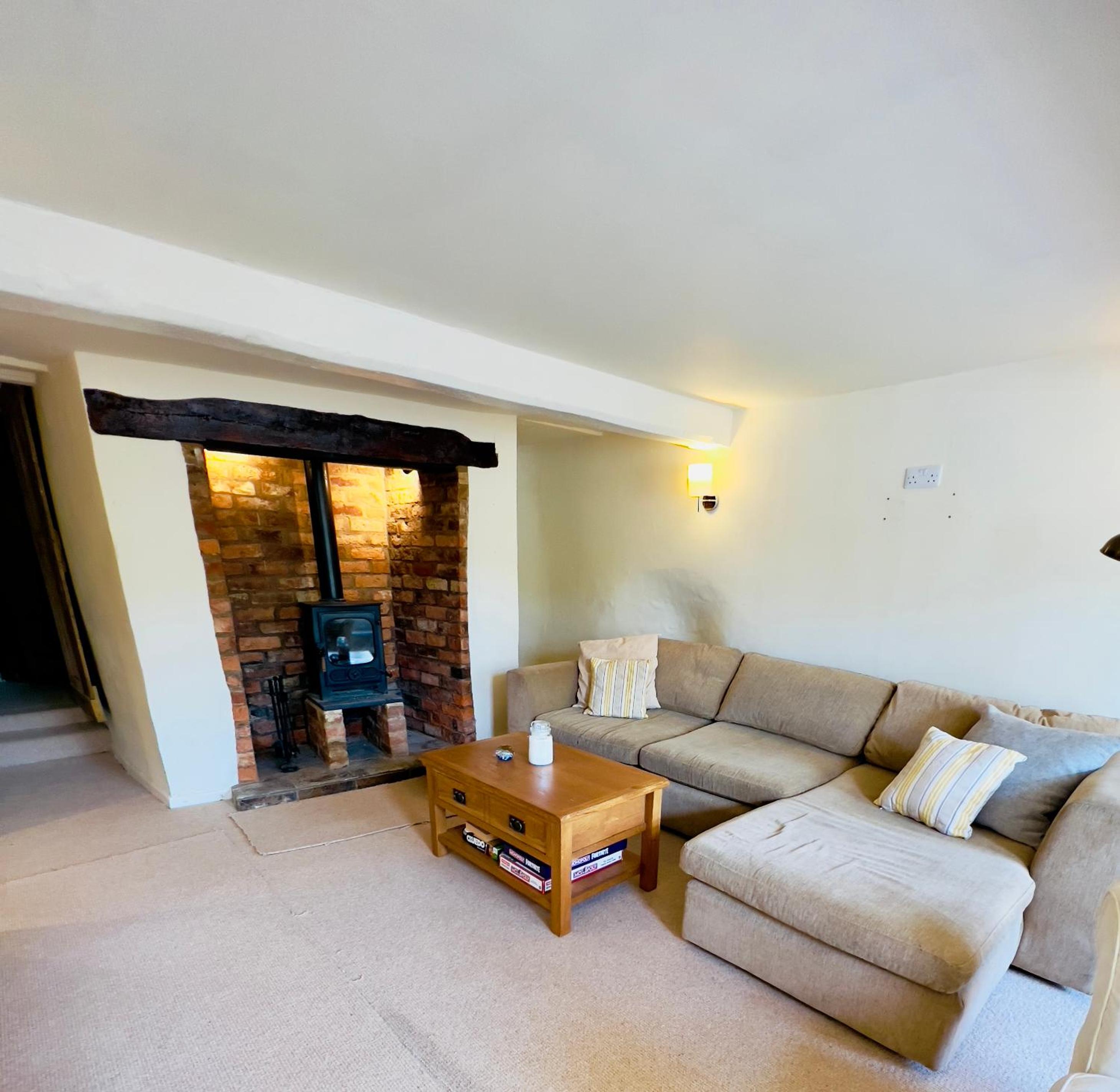 Large room in Stunning Cottage Edge of the Cotswolds