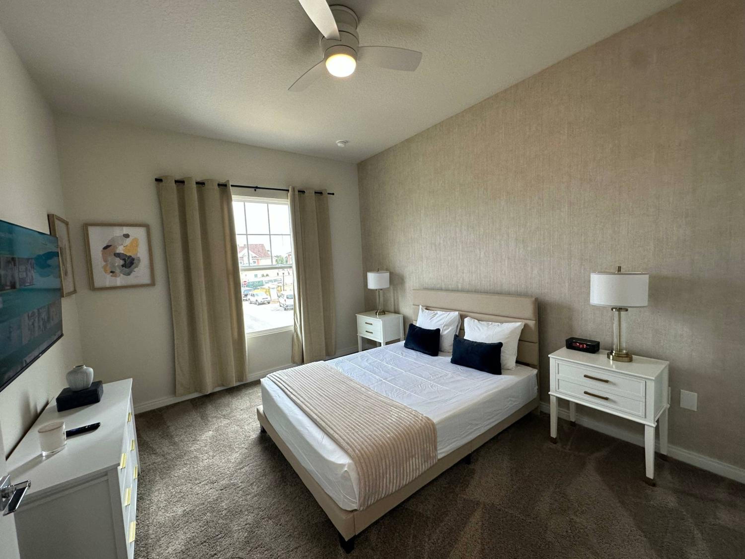 Mickey Marvel Hideaway