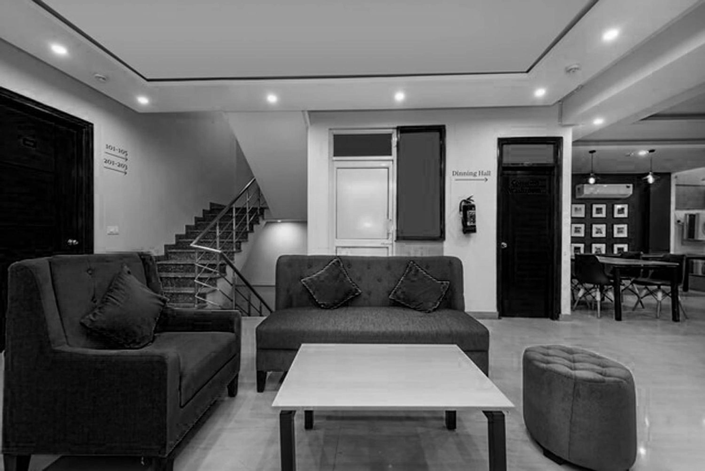 Hotel O Earth Villa Near Bestech Central Square Mall