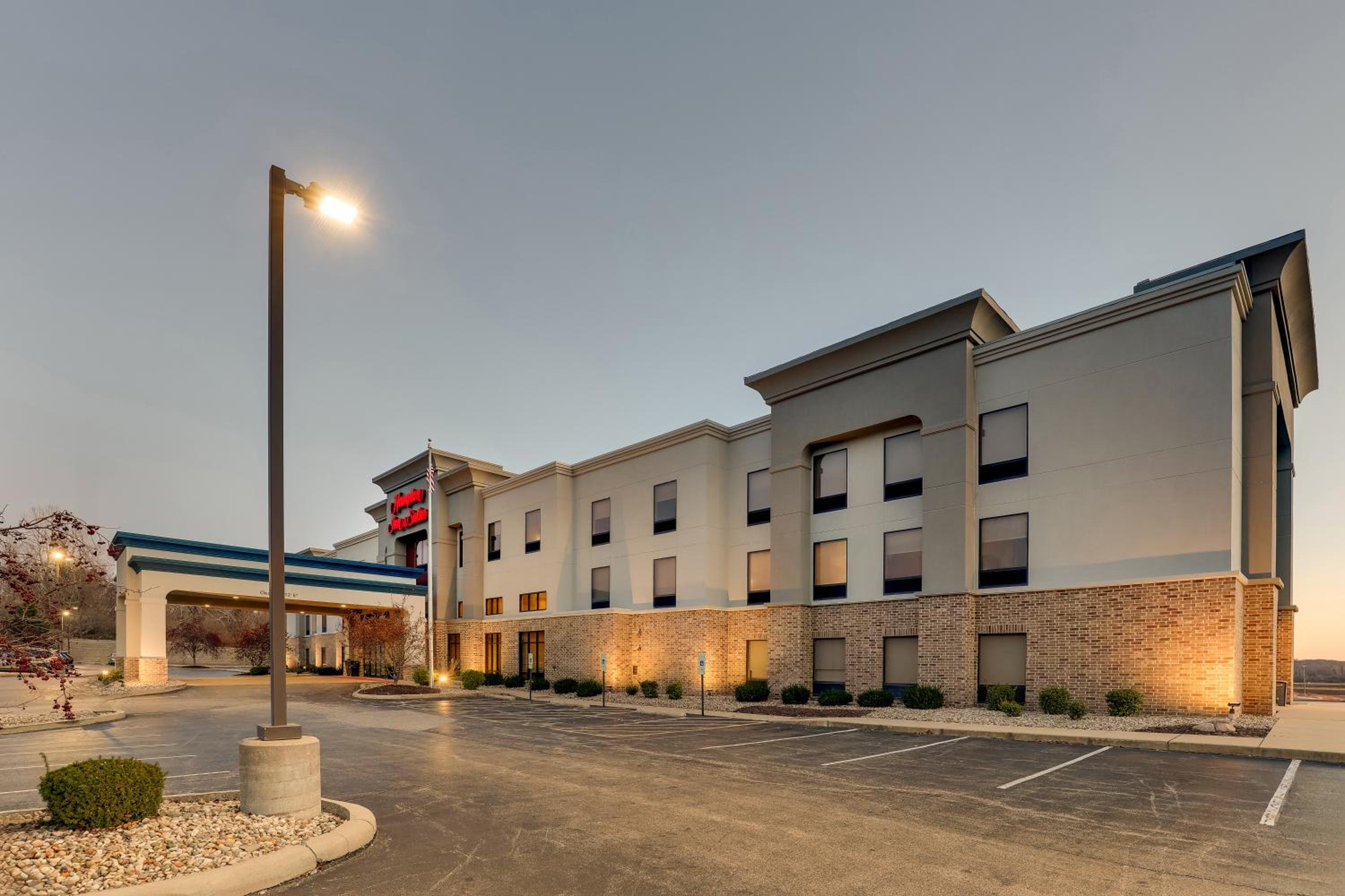 Hampton Inn  Suites St. Louis - Edwardsville - Property Image 1