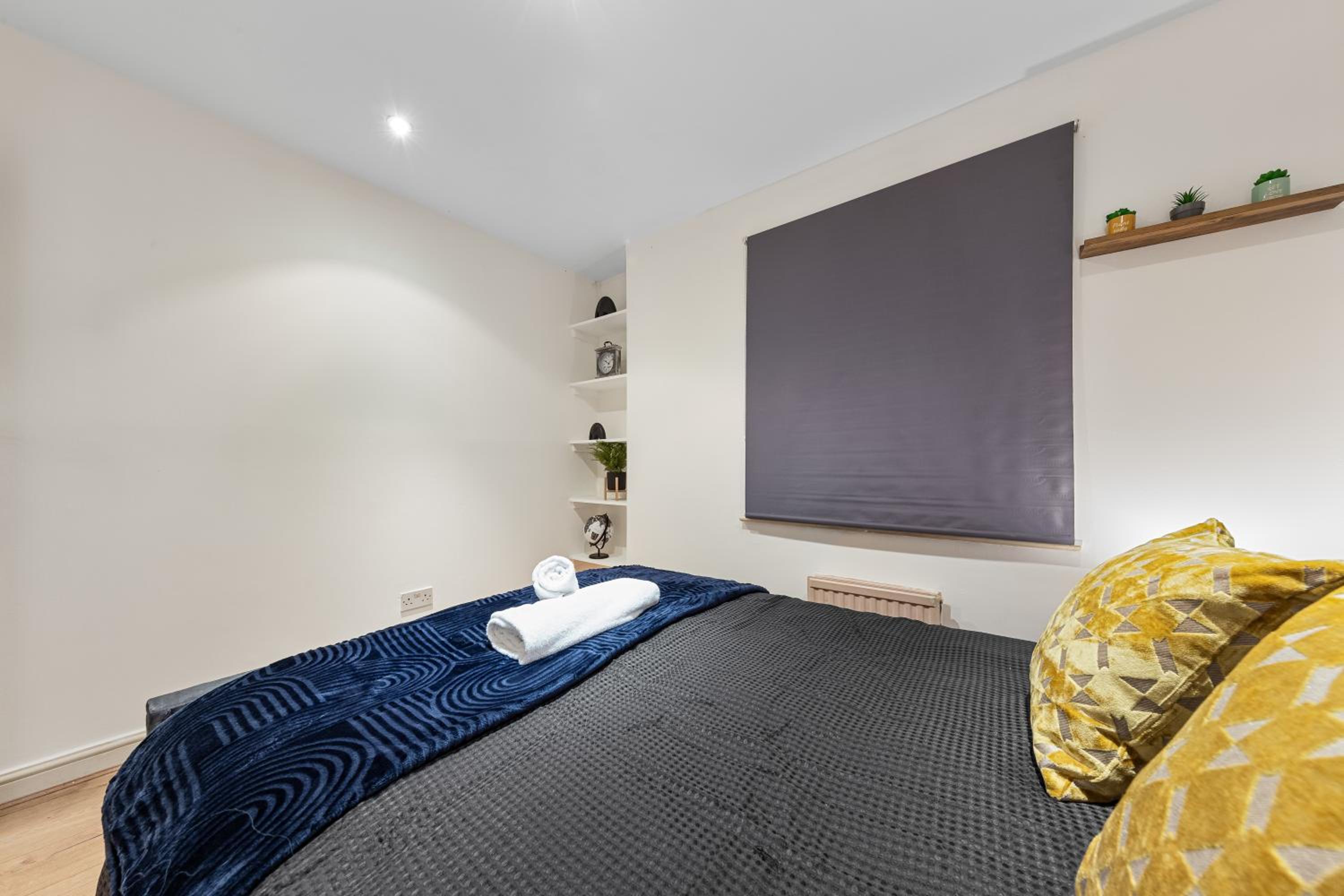 2 Bed Flat - Sleeps 6 - Pets - Parking - Wifi