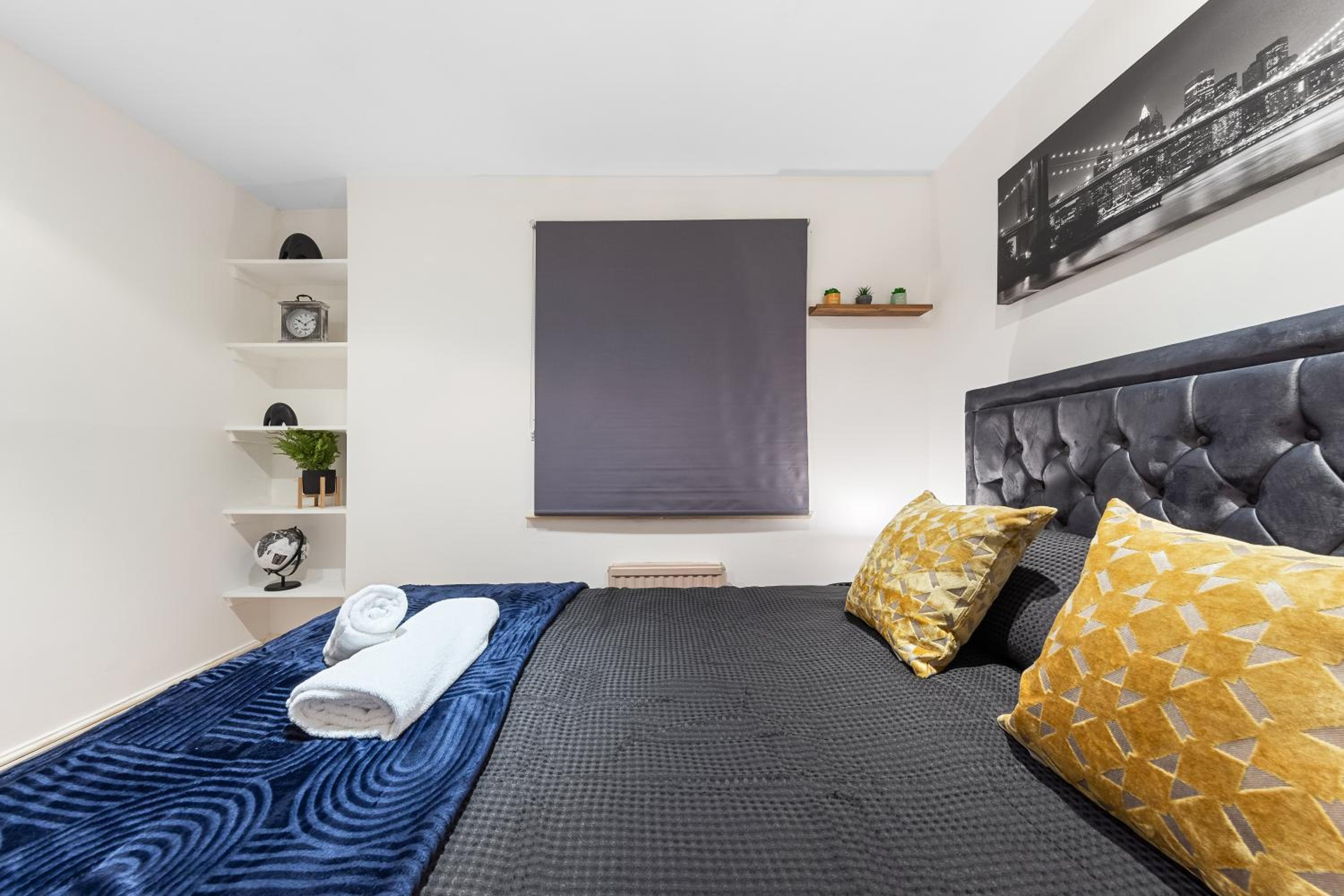 2 Bed Flat - Sleeps 6 - Pets - Parking - Wifi