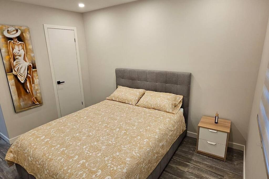 Spacious bright Apt,Parking and self check-in