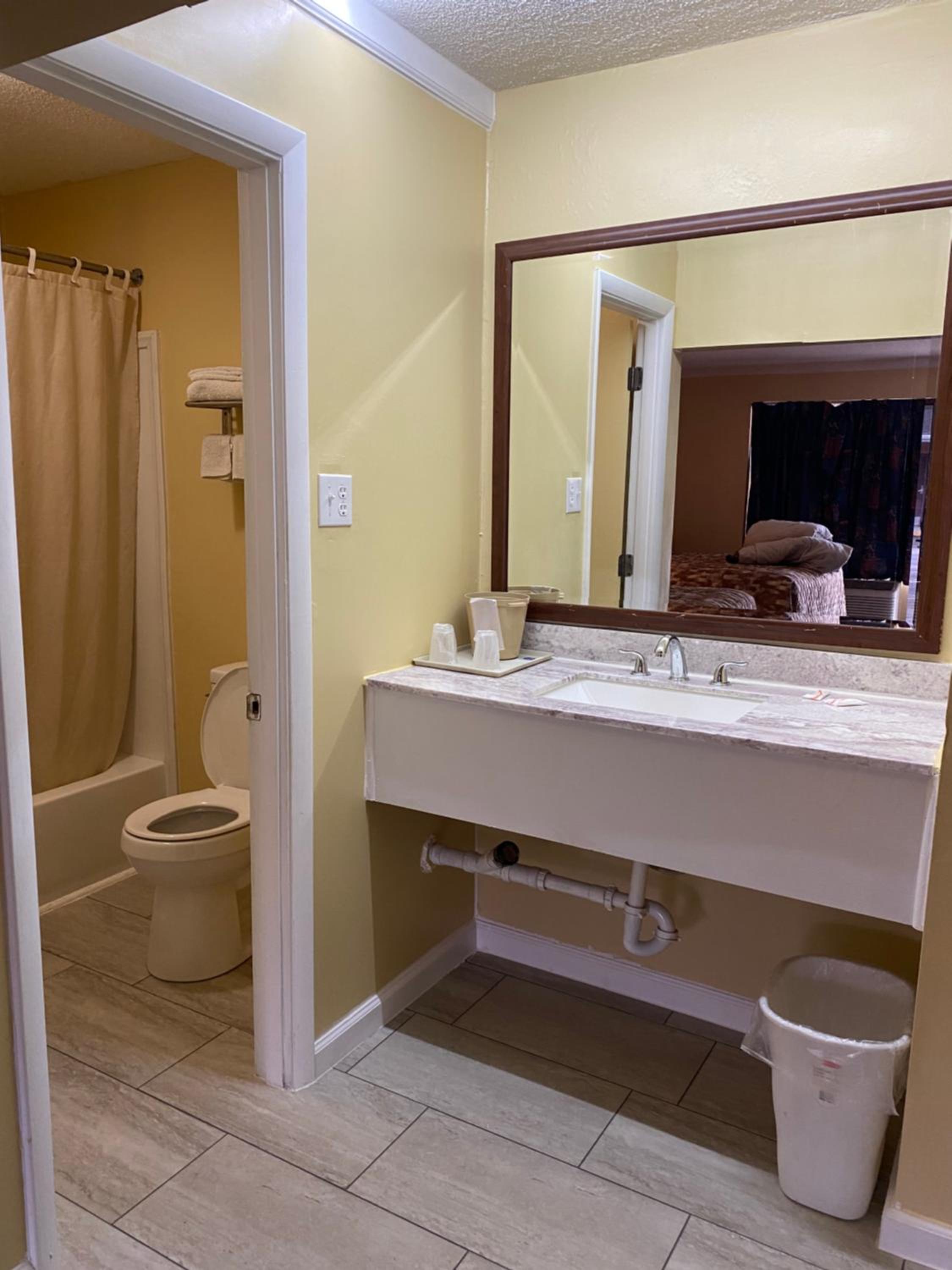 Caronoda Motel view 3