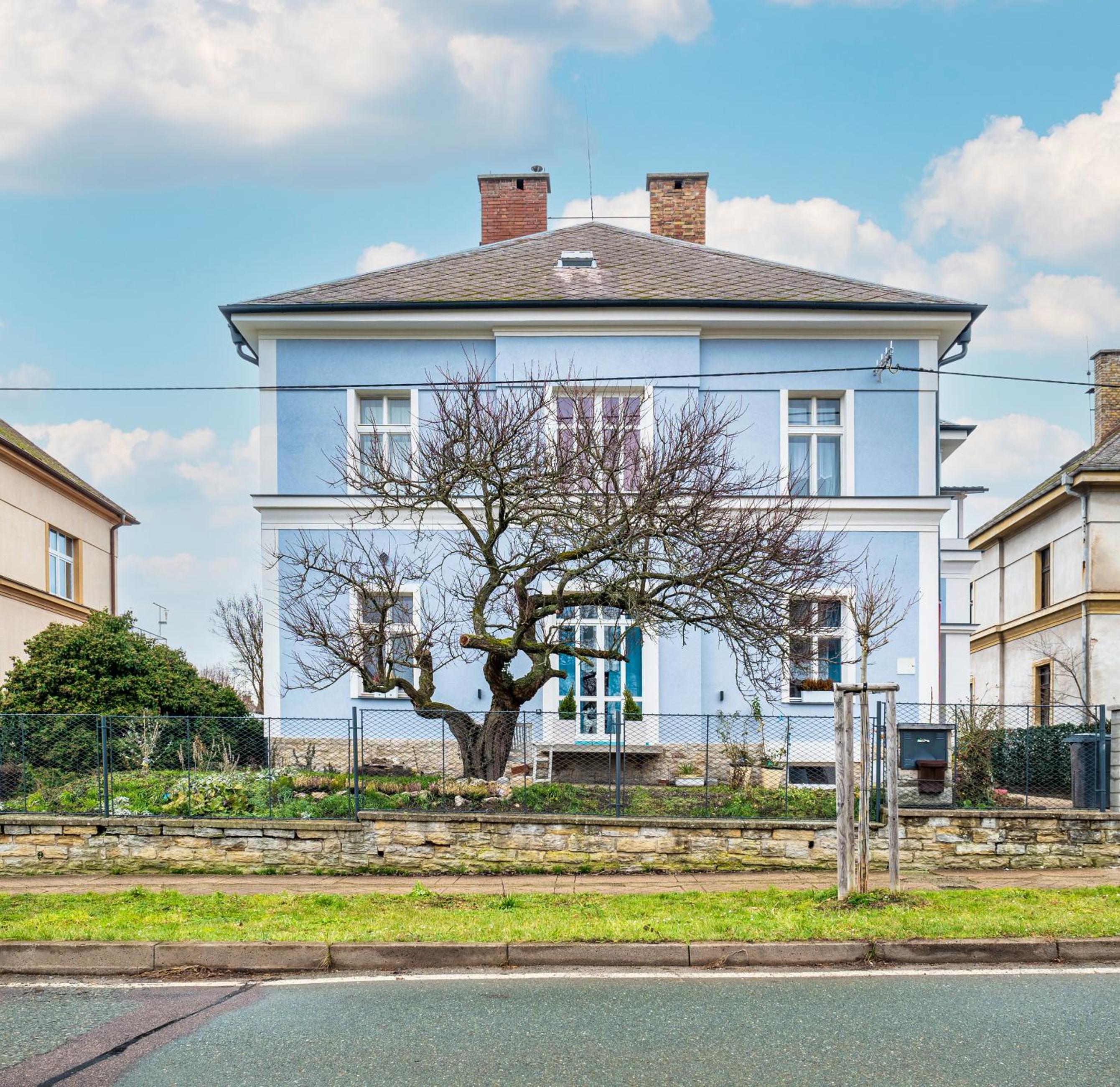 VILA OPOČNO