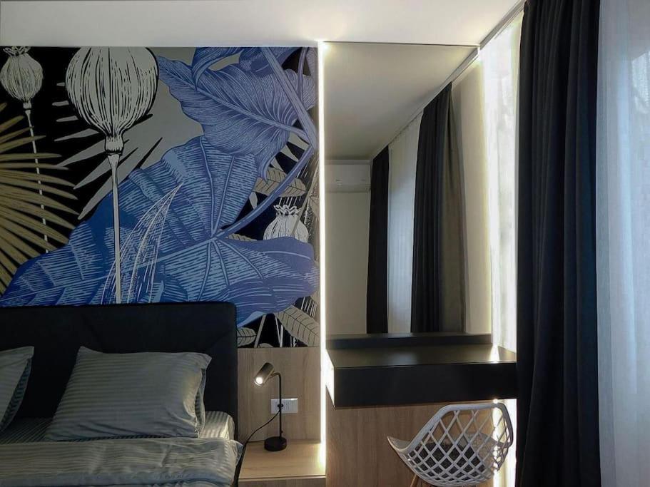Queen's luxury Apartment view 3