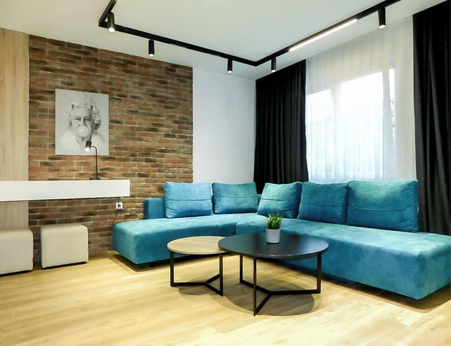 Queen's luxury Apartment view 5