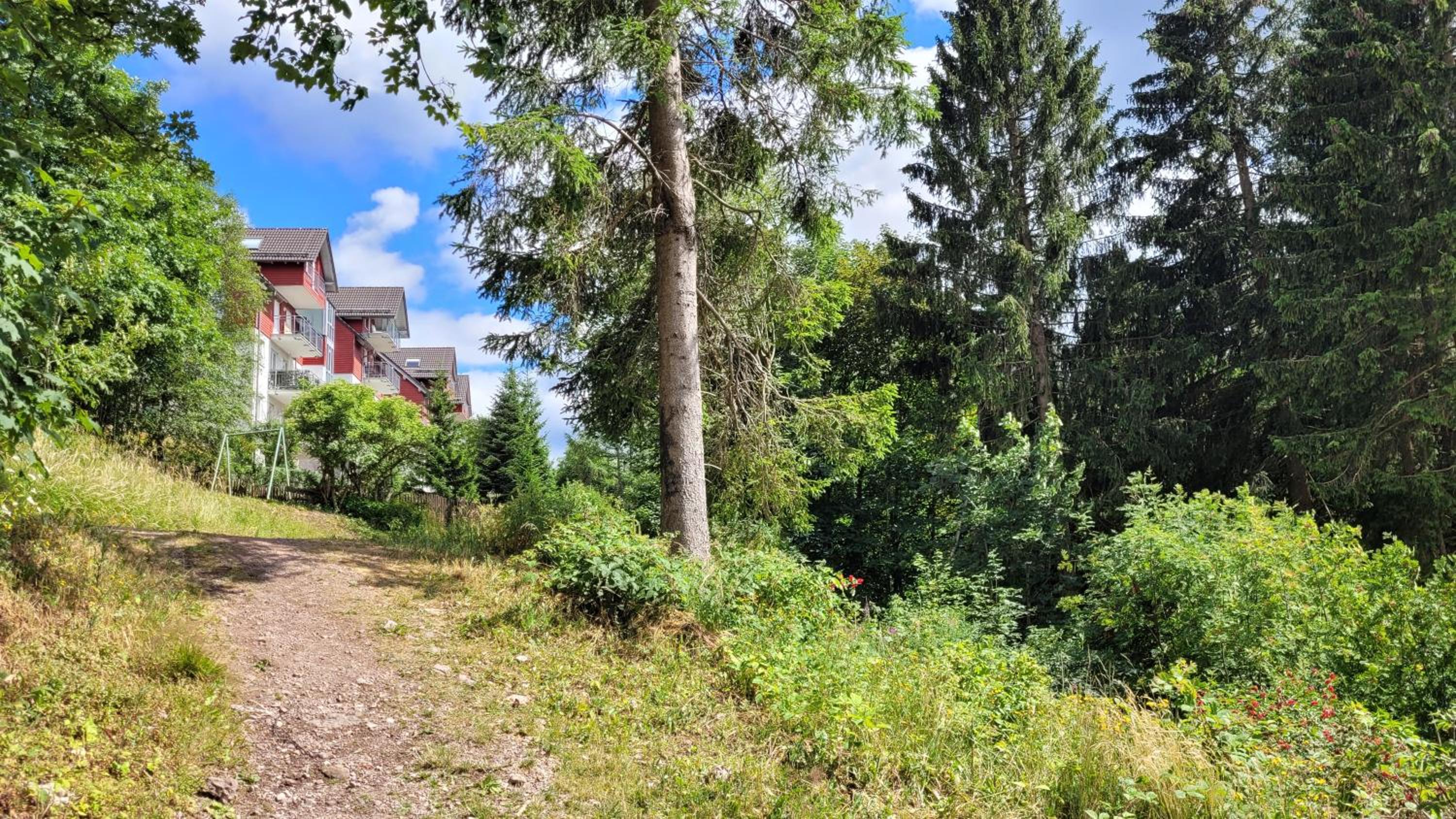 Wohlfühl-Ferienwohnung mit Tiefgarage im Grünen